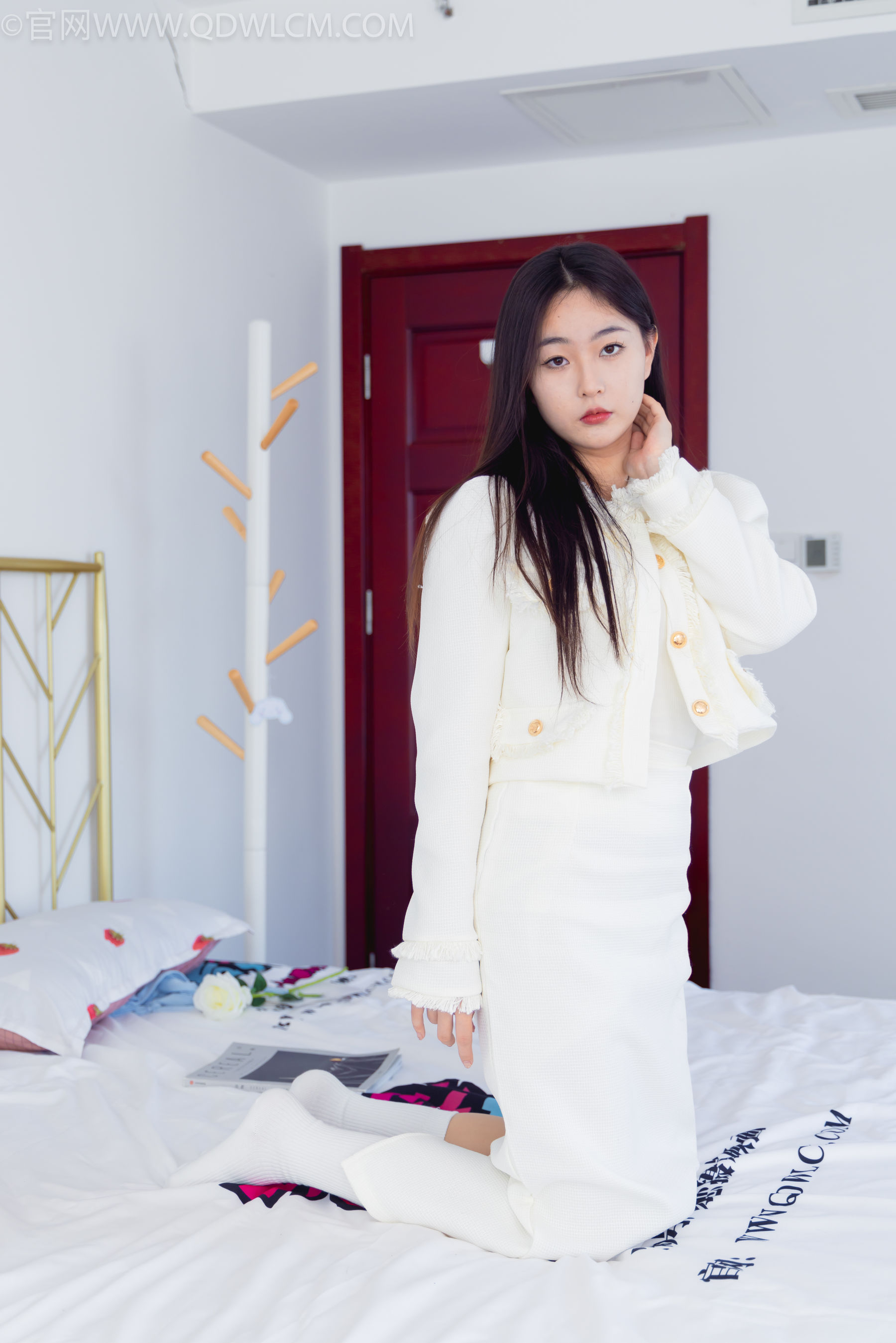 物恋传媒 No.2335 美兔 - 布鞋、长靴、白棉袜、薄肉丝/(227P)