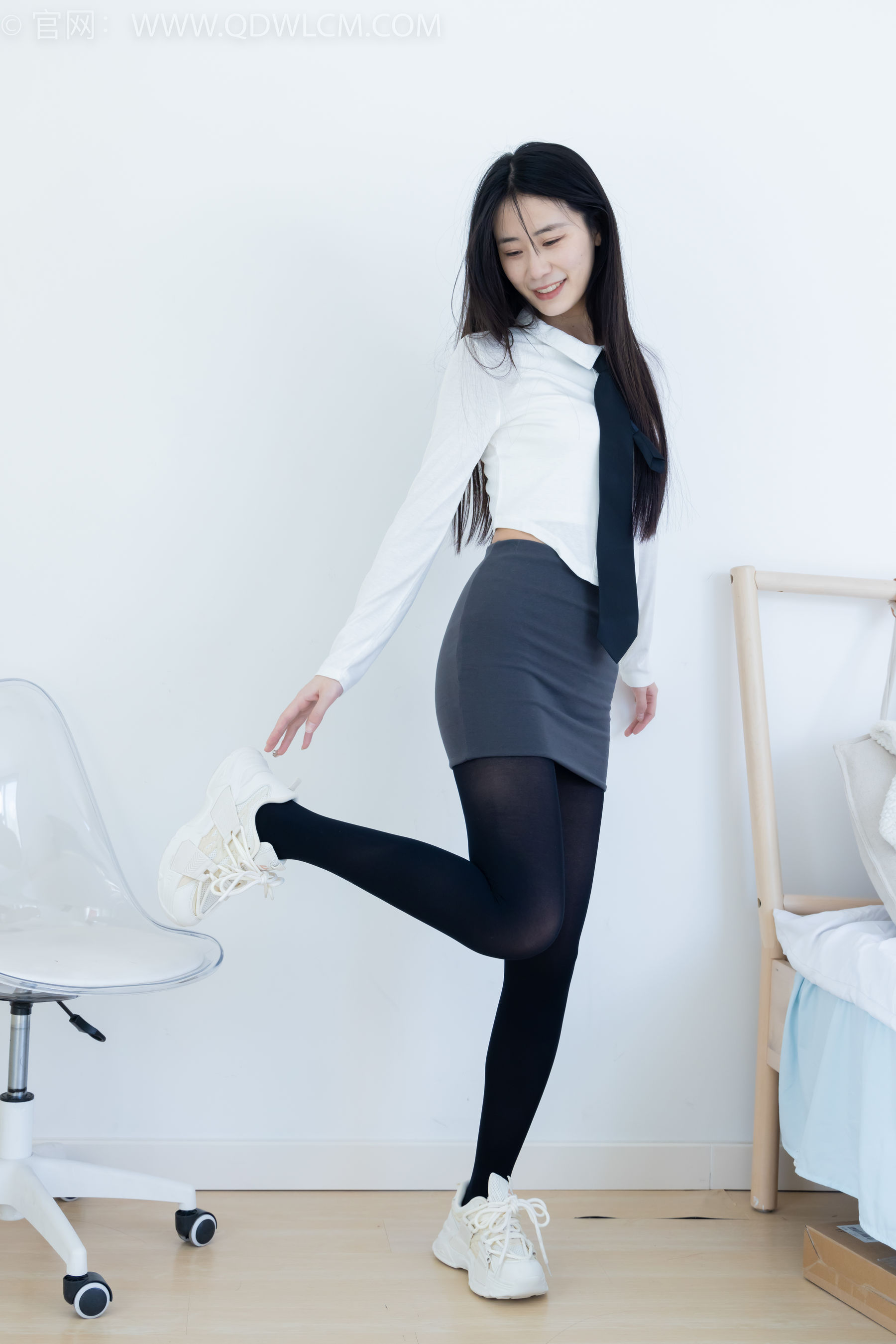 物恋传媒 No.2346 菜菜 - 运动鞋、厚黑丝、裸足/(167P)