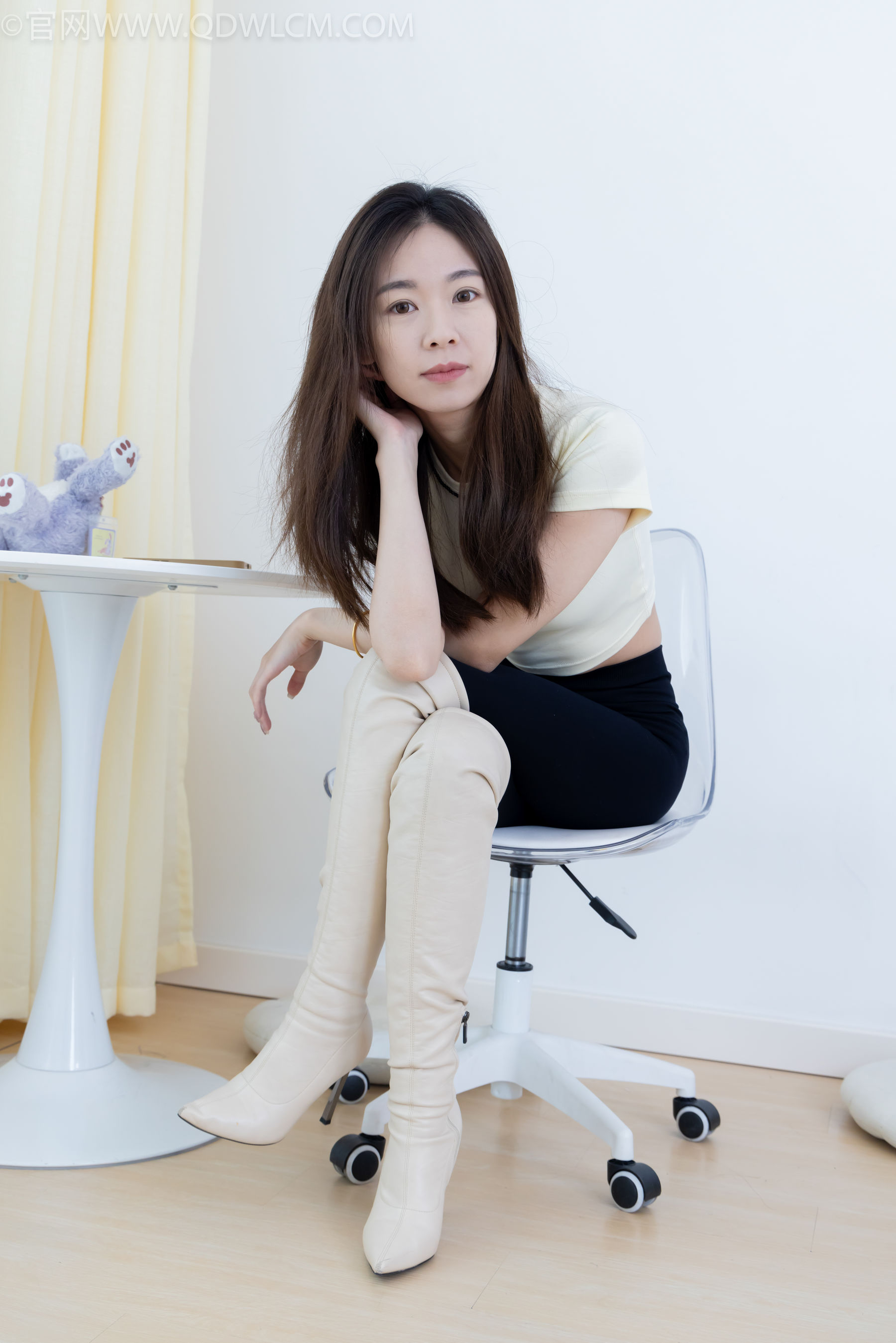 物恋传媒 No.2339 婷婷 - 长靴、白棉袜、裸足/(175P)