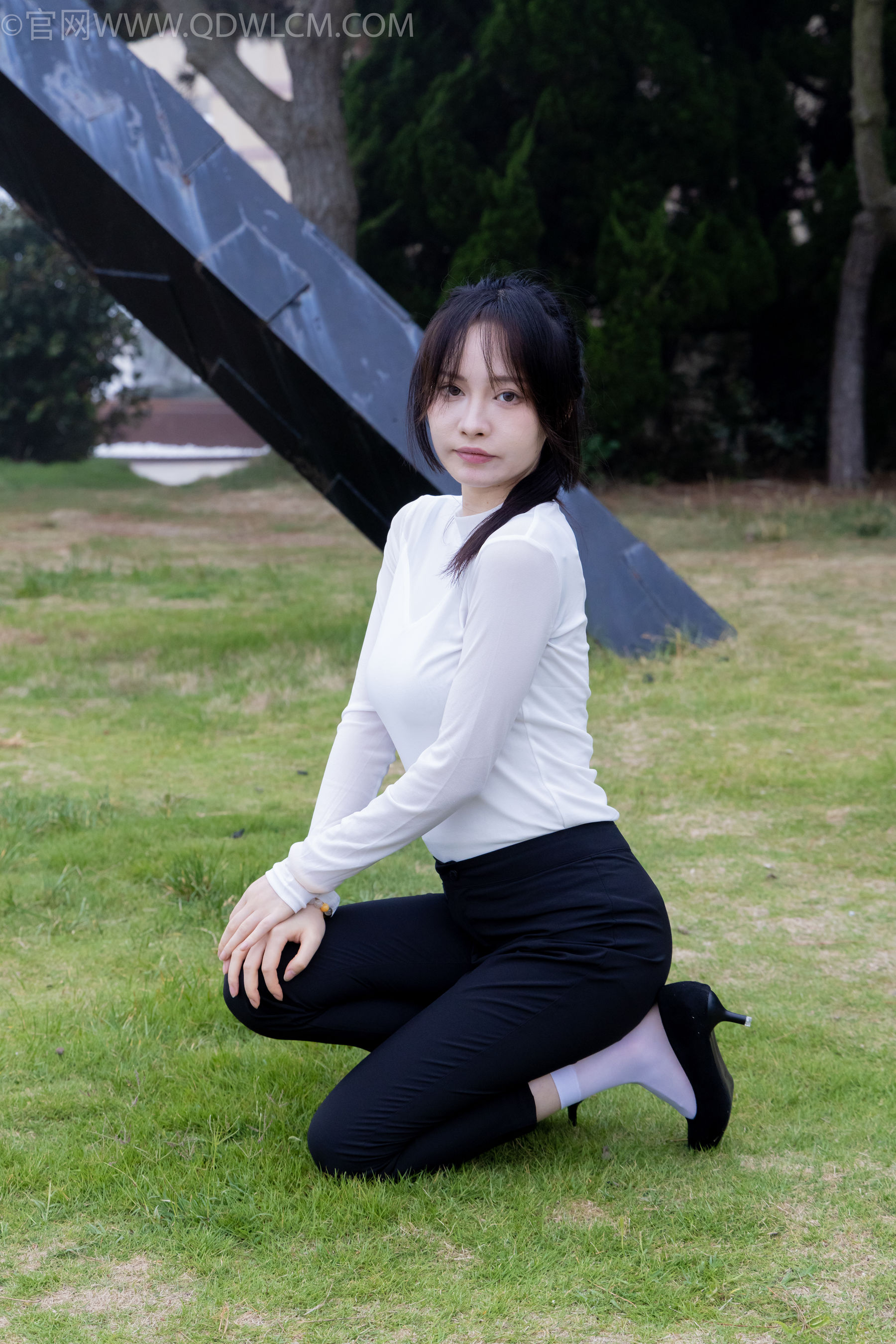 物恋传媒 No.2337 小酒 - 高跟鞋、短黑丝、短白丝/(315P)