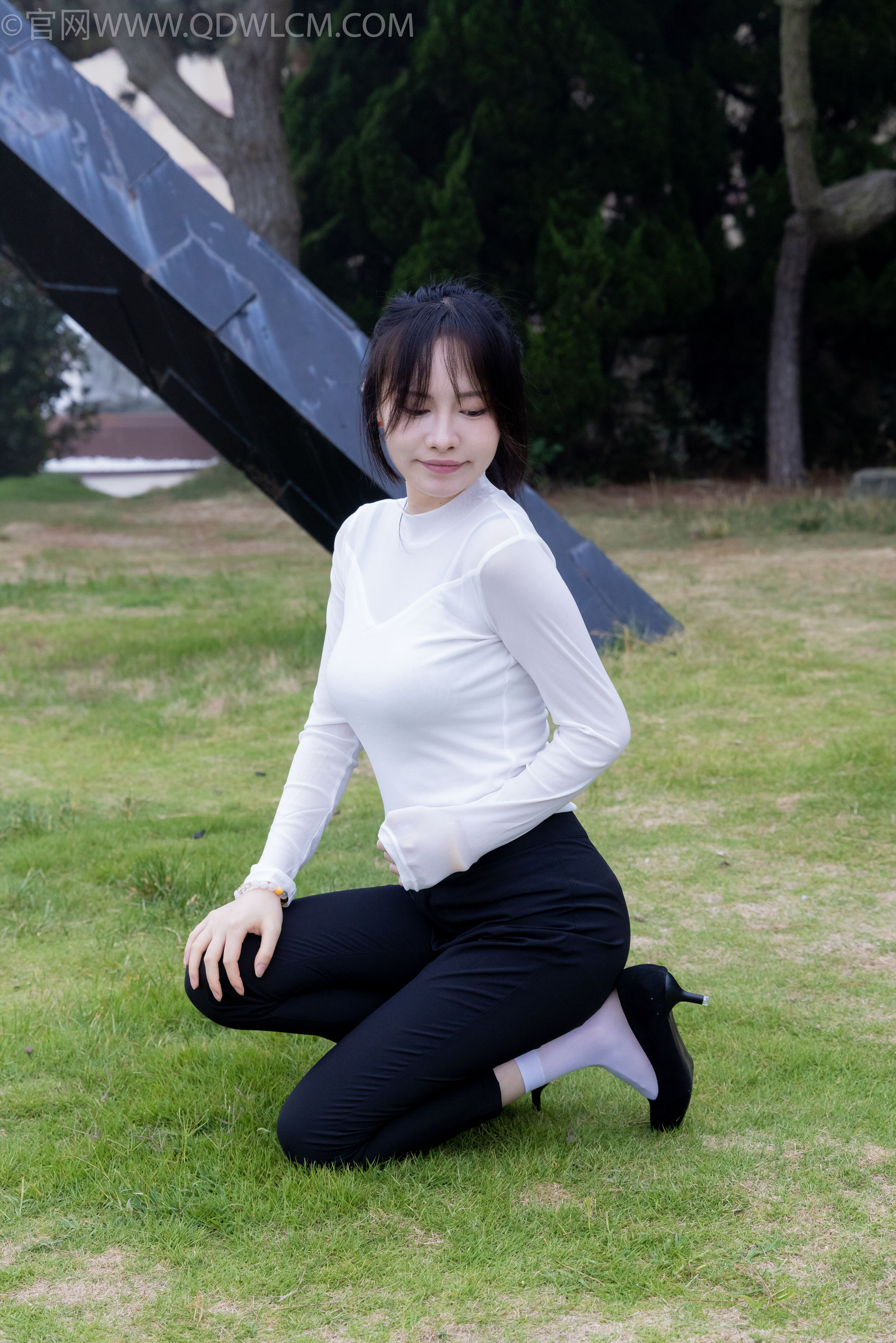 物恋传媒 No.2337 小酒 - 高跟鞋、短黑丝、短白丝/(315P)