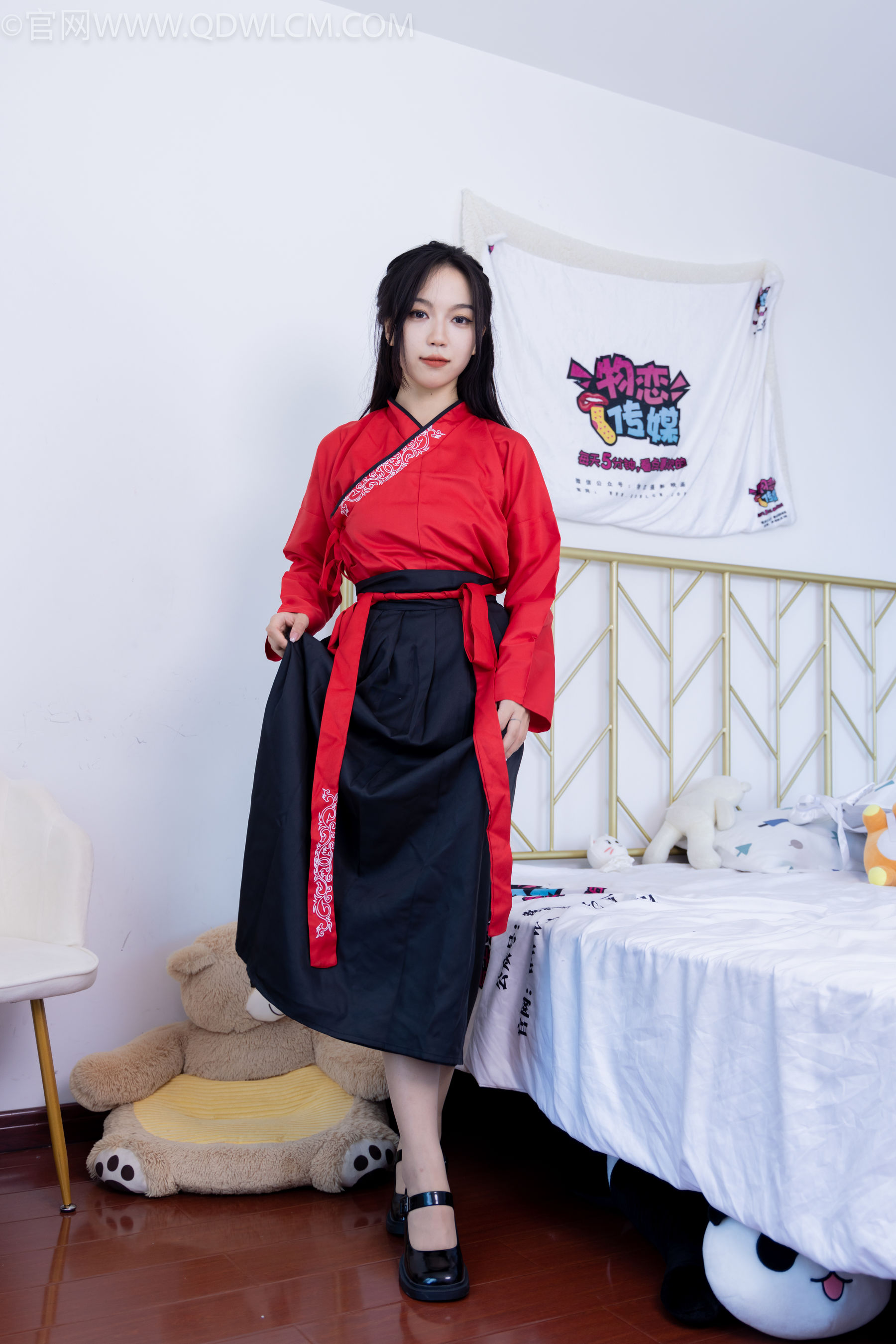 物恋传媒 No.2330 纱纱 - 汉服、皮鞋、白棉袜、薄肉丝/(219P)