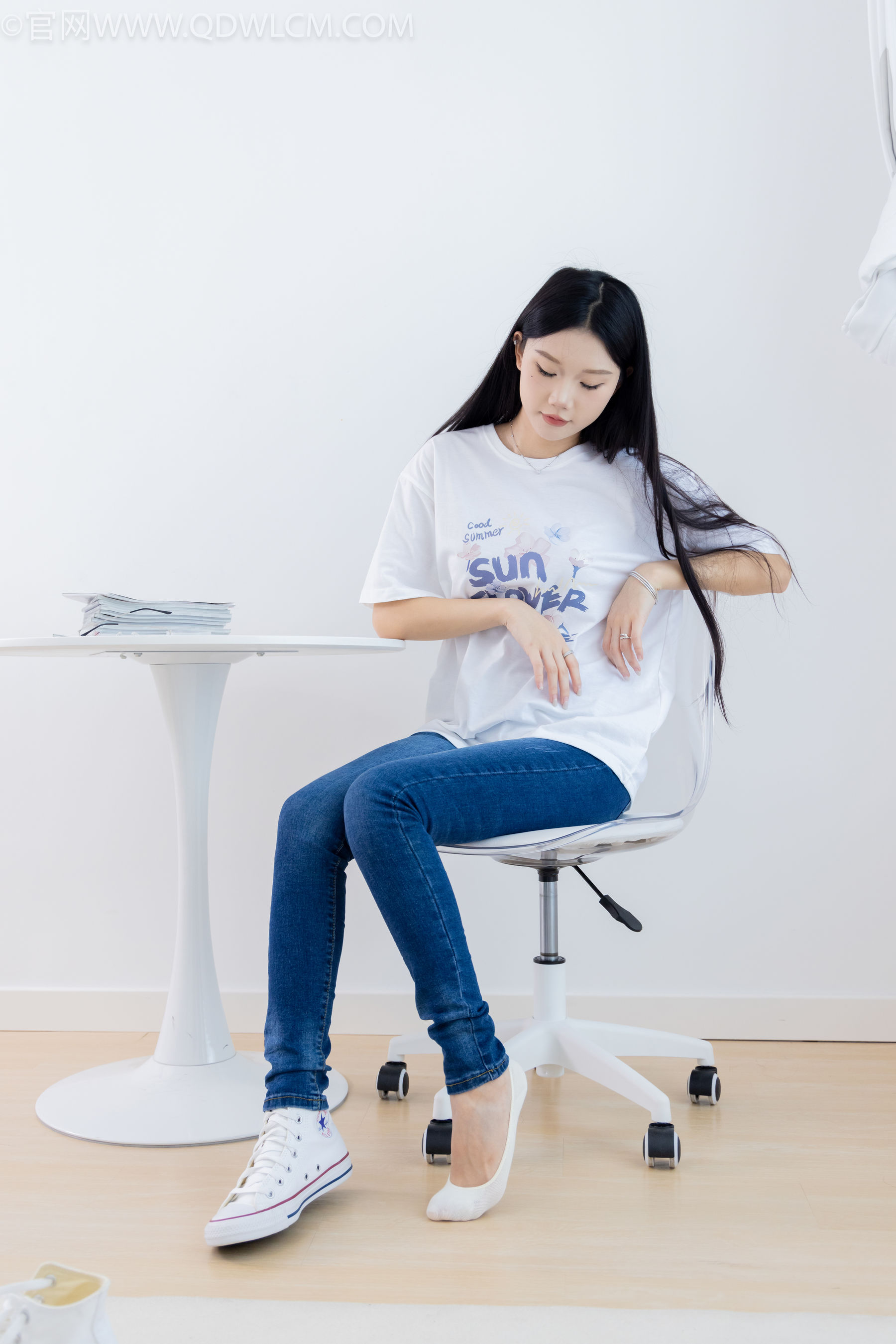 物恋传媒 No.2329 小竹 - 帆布鞋、白船袜、肚子疼揉肚子剧情/(158P)