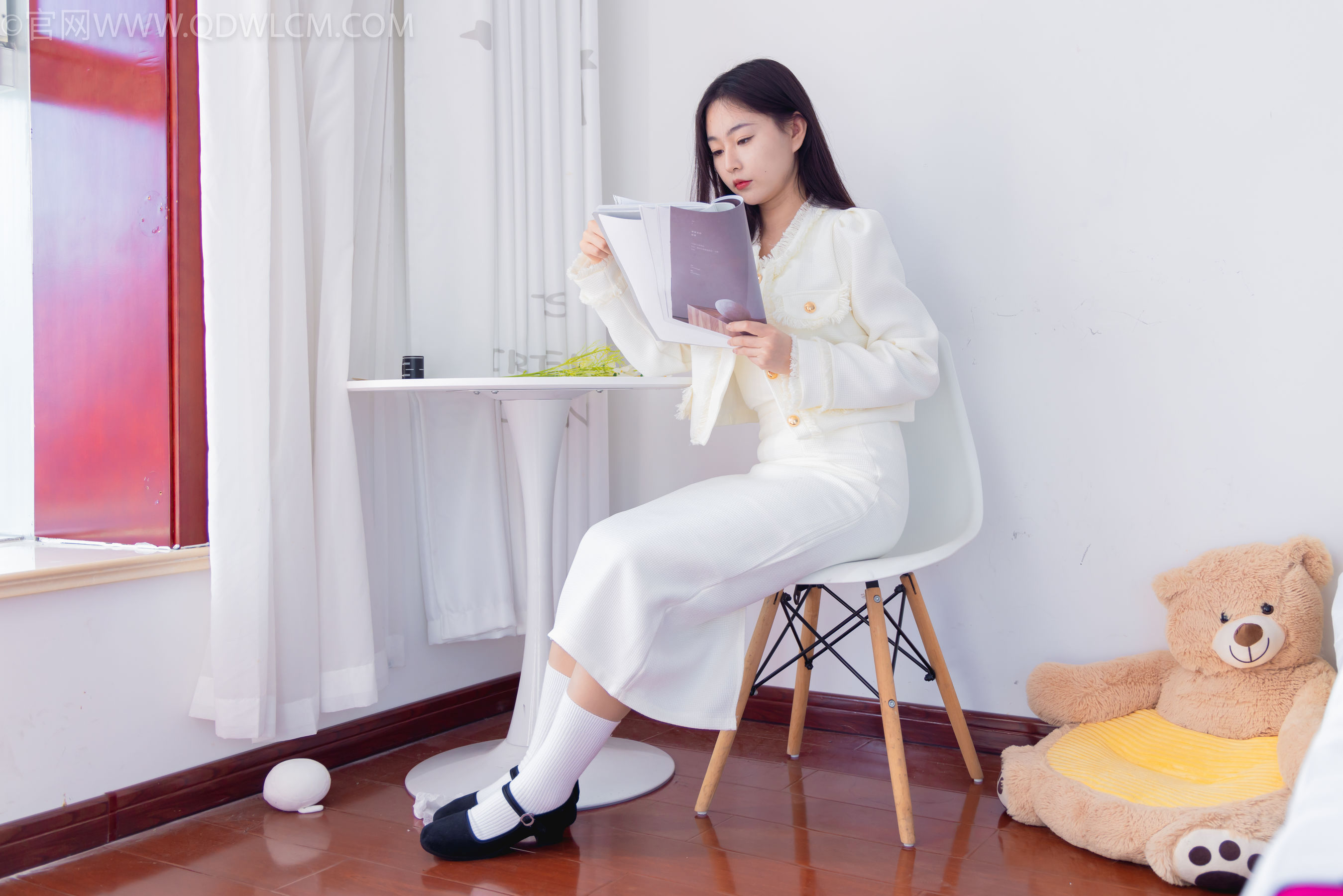 物恋传媒 No.2335 美兔 - 布鞋、长靴、白棉袜、薄肉丝/(227P)