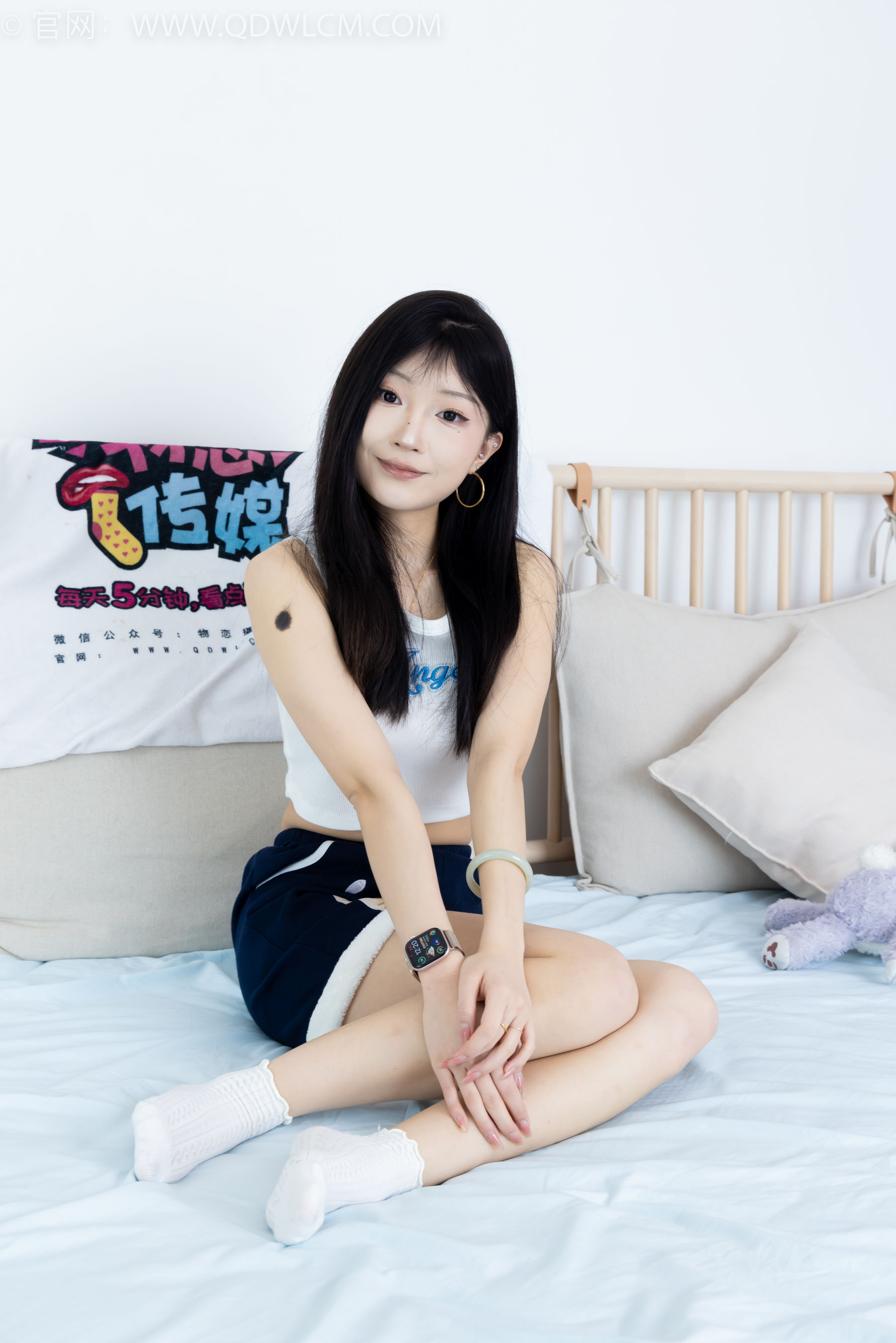 物恋传媒 No.2341 嘟嘟 - 板鞋、白棉袜、裸足、裸足涂精油/(190P)