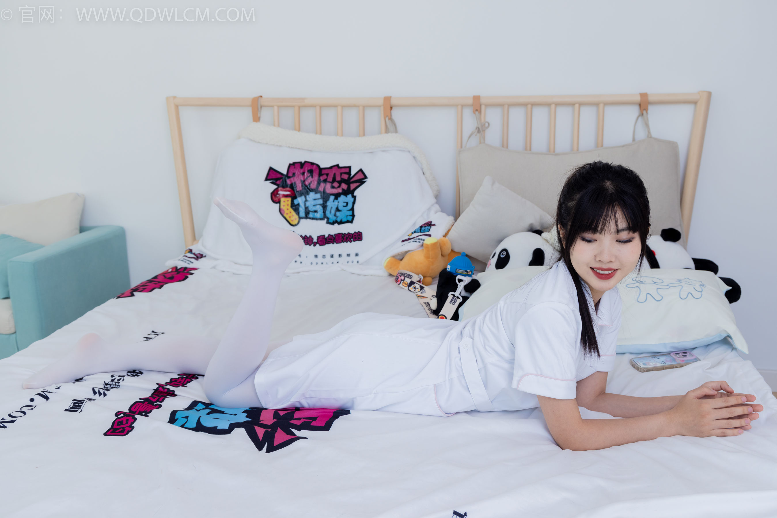 物恋传媒 No.2347 米米 - 板鞋、自然穿脏厚白丝、护士服/(170P)