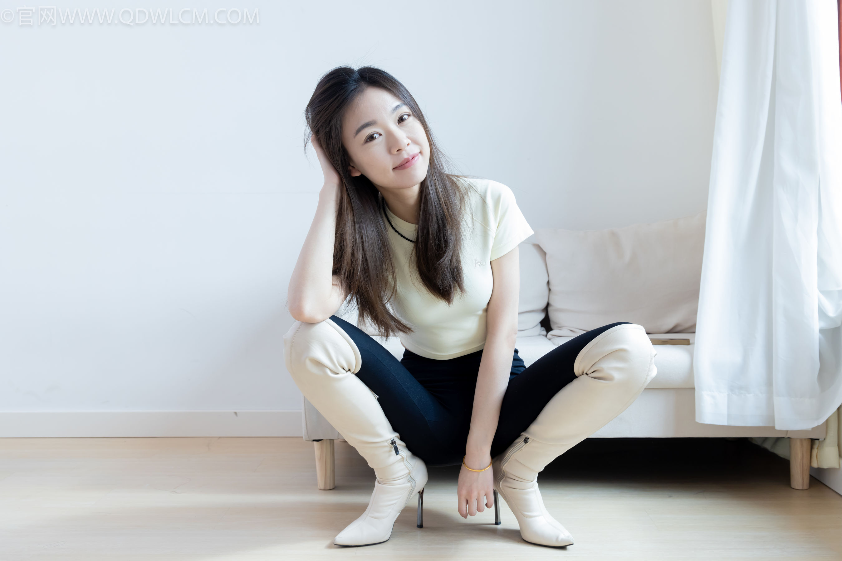 物恋传媒 No.2339 婷婷 - 长靴、白棉袜、裸足/(175P)