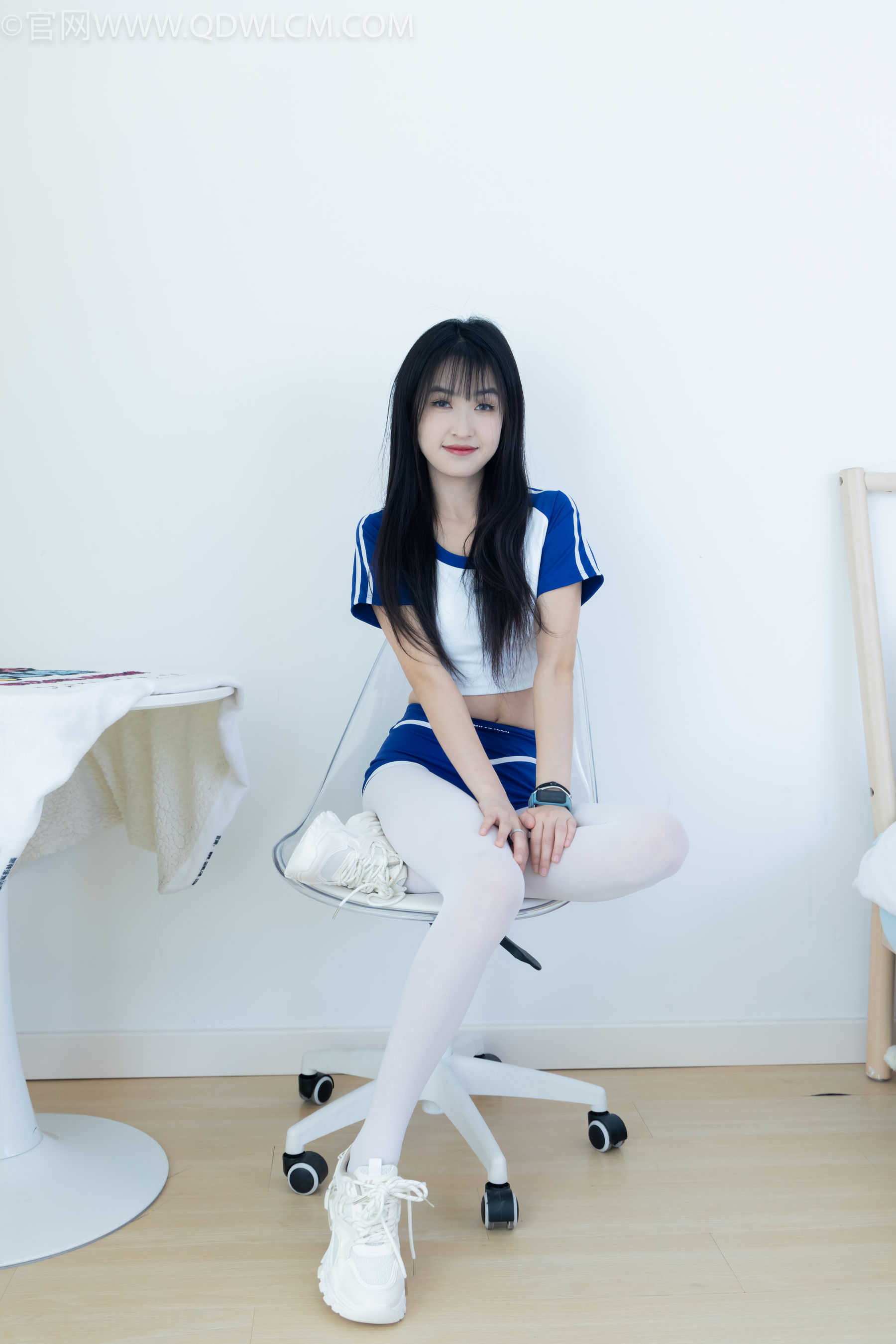 物恋传媒 No.2334 嘉木 - 运动鞋、厚白丝、裸足、裸足/(242P)