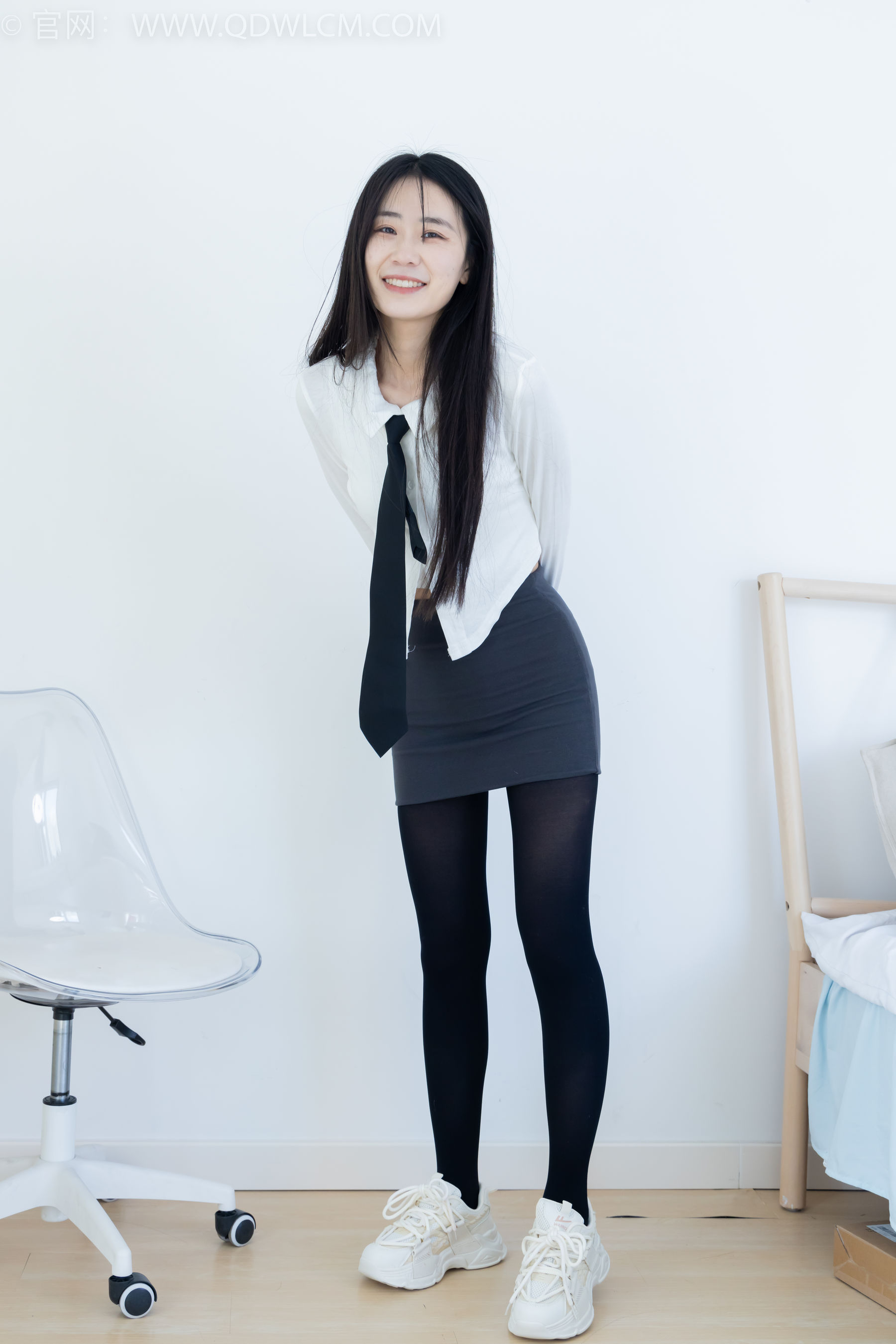 物恋传媒 No.2346 菜菜 - 运动鞋、厚黑丝、裸足/(167P)