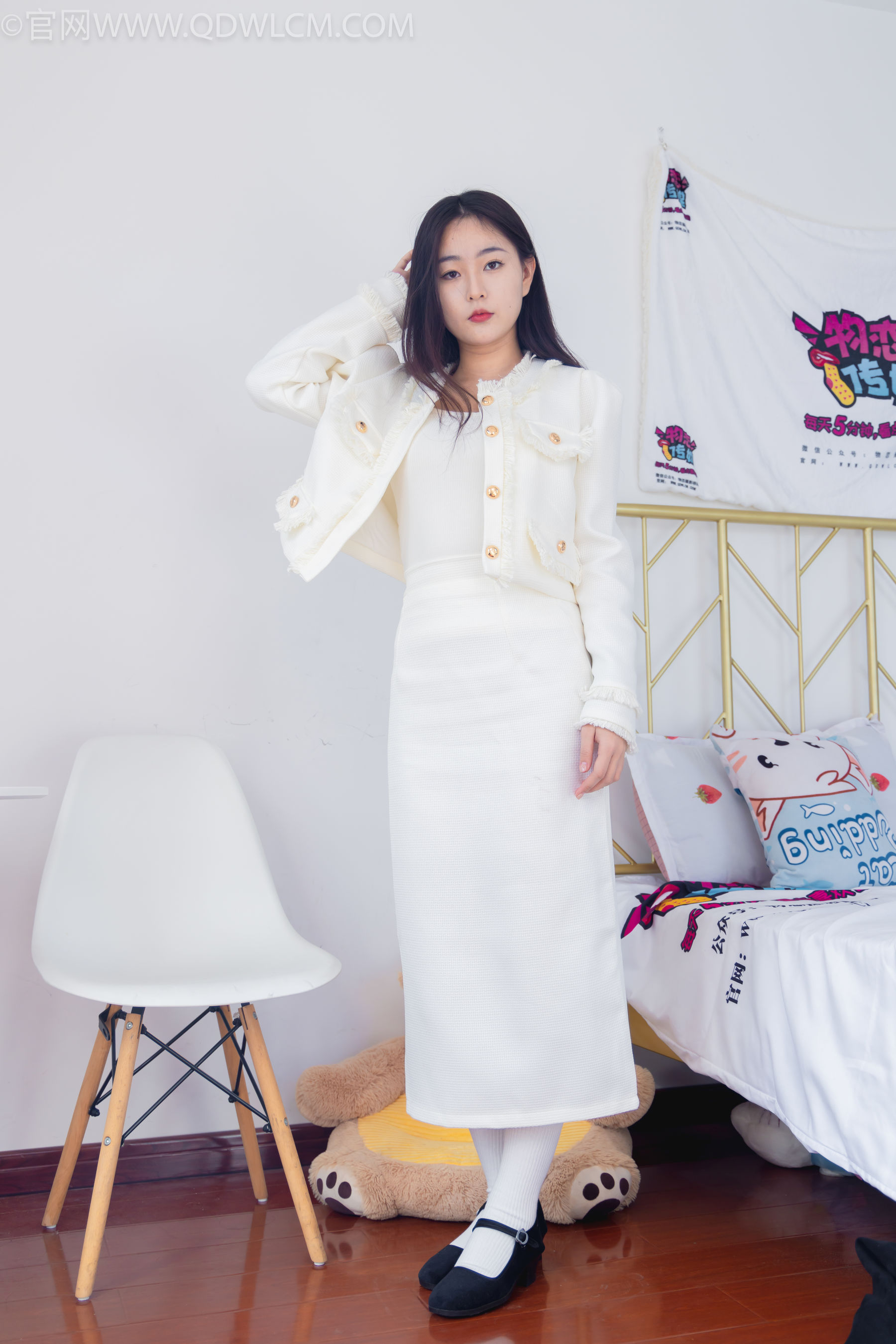 物恋传媒 No.2335 美兔 - 布鞋、长靴、白棉袜、薄肉丝/(227P)