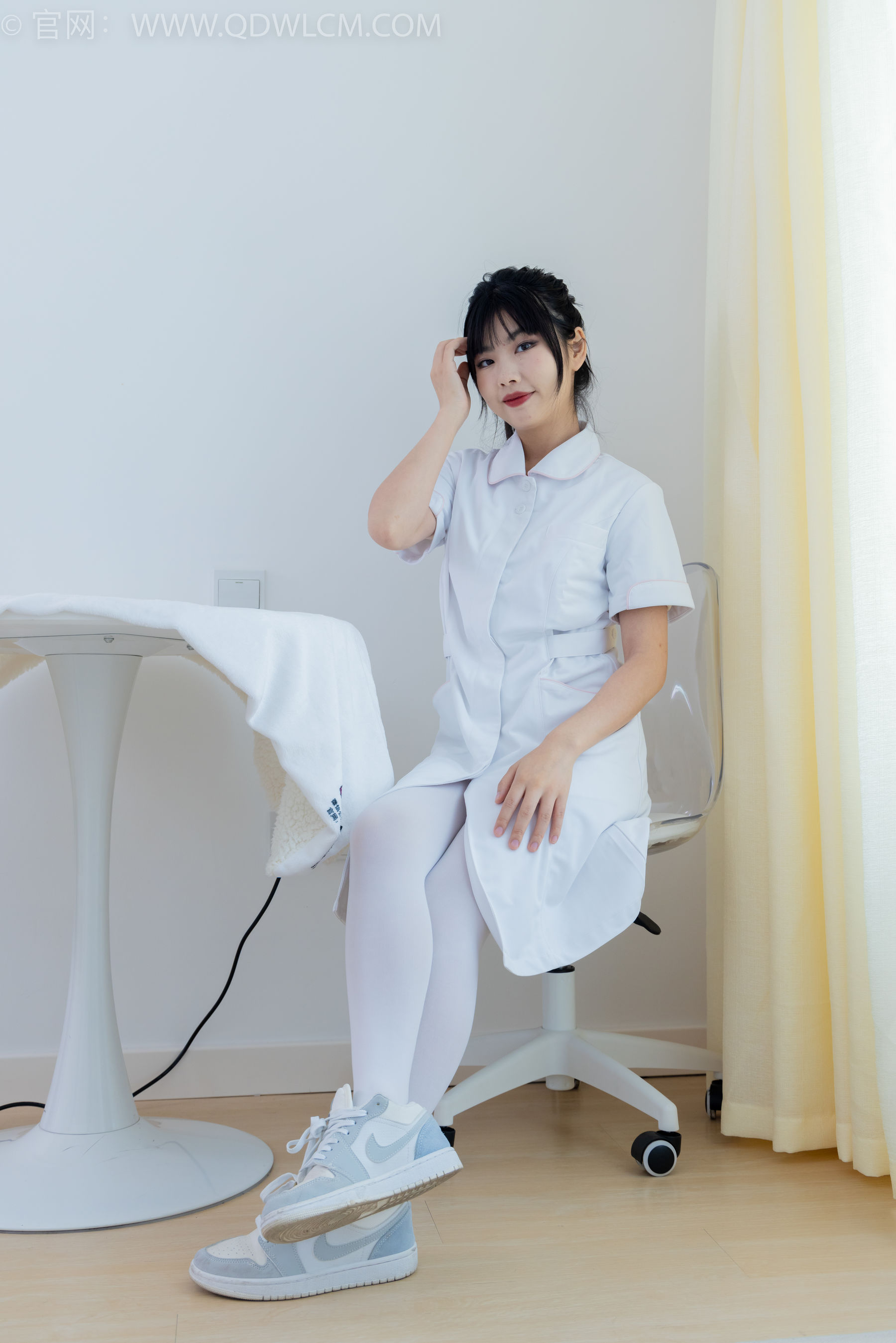 物恋传媒 No.2347 米米 - 板鞋、自然穿脏厚白丝、护士服/(170P)