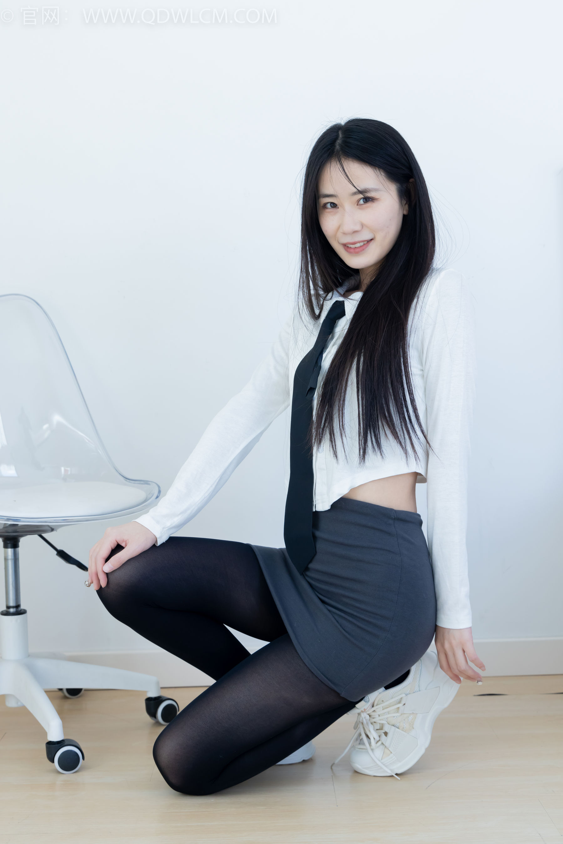 物恋传媒 No.2346 菜菜 - 运动鞋、厚黑丝、裸足/(167P)