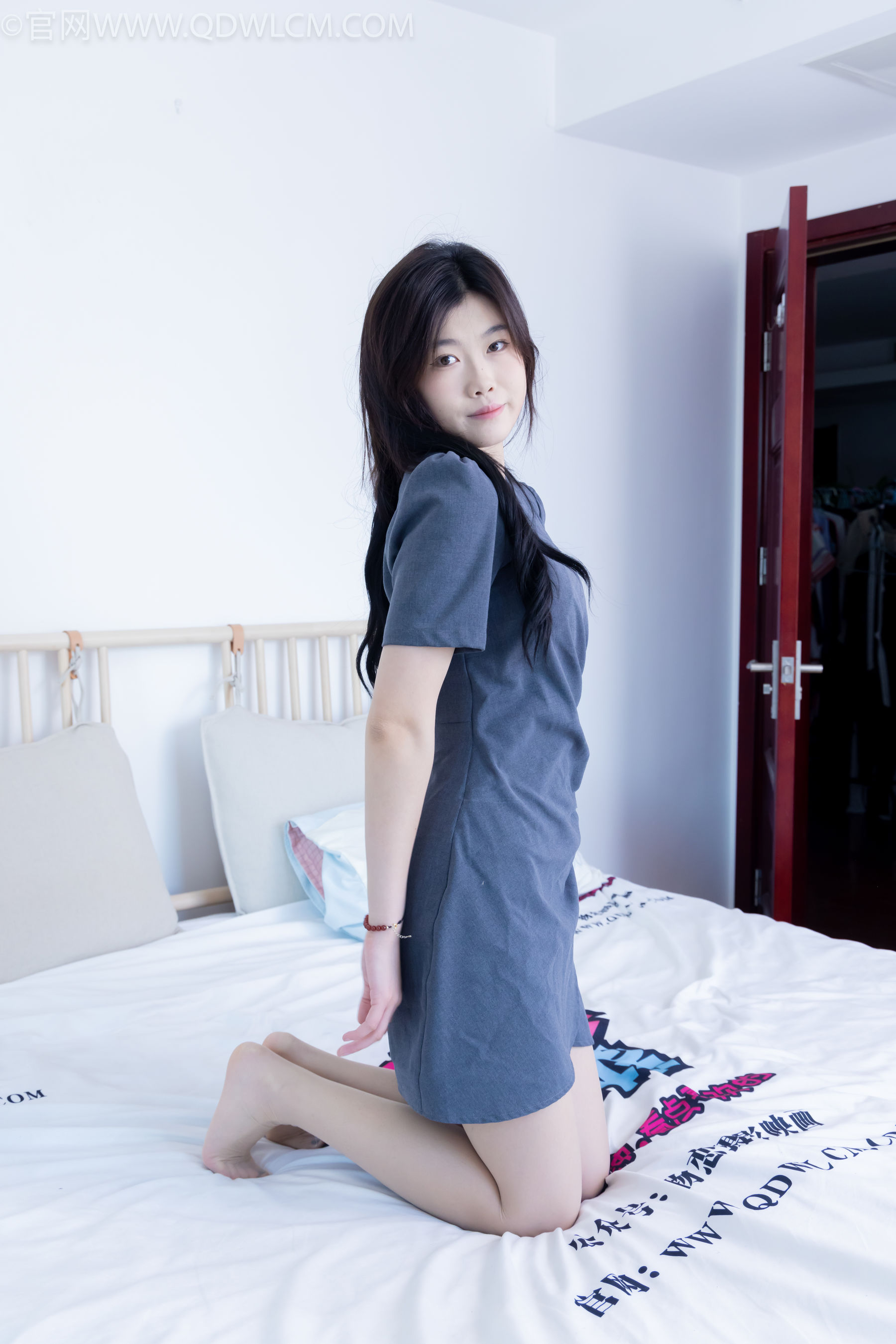 物恋传媒 No.2336 樱桃 - 三双高跟鞋、薄肉丝、裸足/(164P)