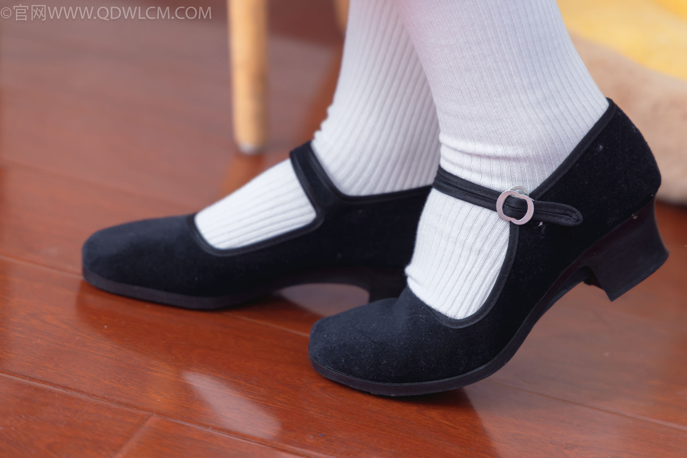 物恋传媒 No.2335 美兔 - 布鞋、长靴、白棉袜、薄肉丝/(227P)