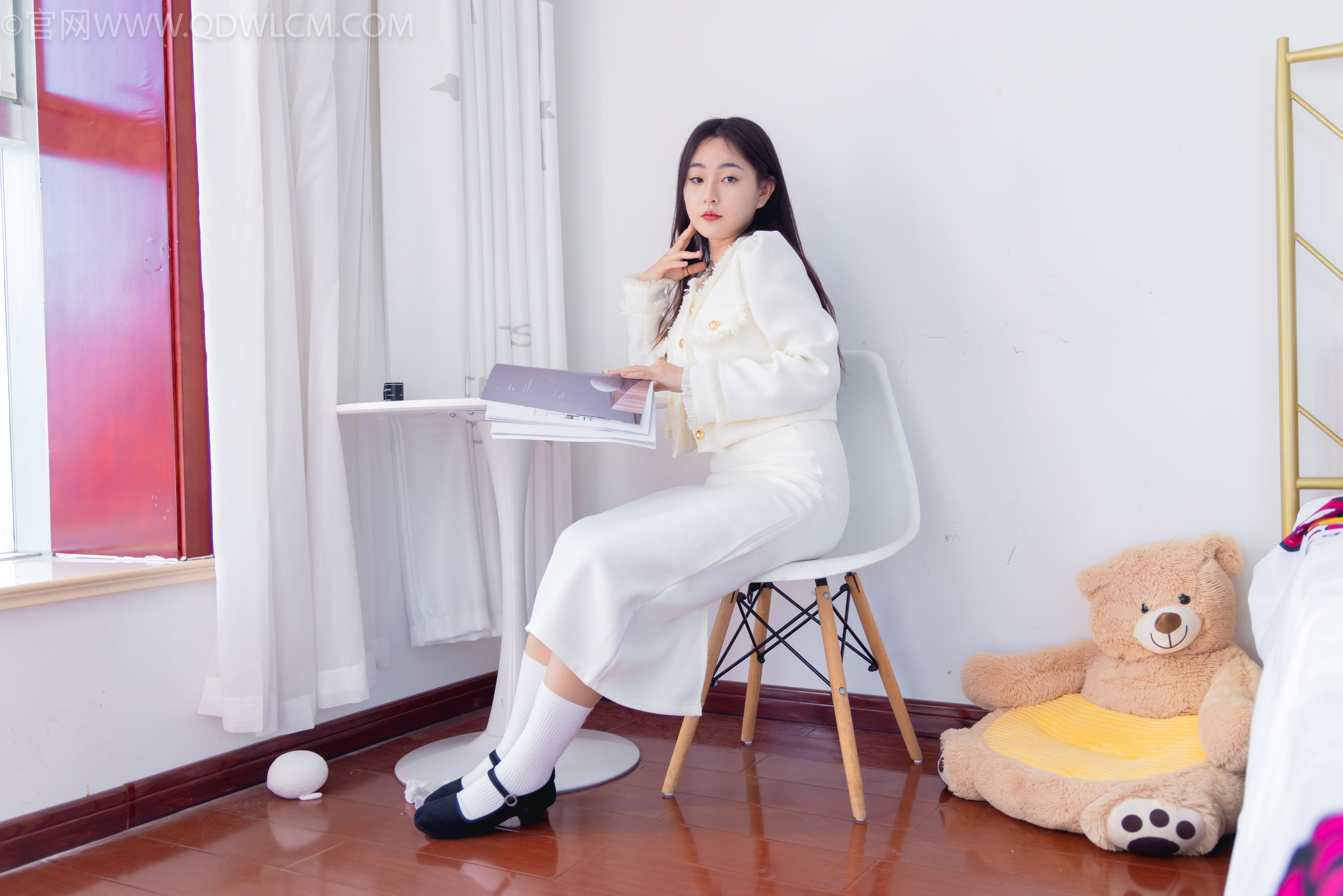 物恋传媒 No.2335 美兔 - 布鞋、长靴、白棉袜、薄肉丝/(227P)