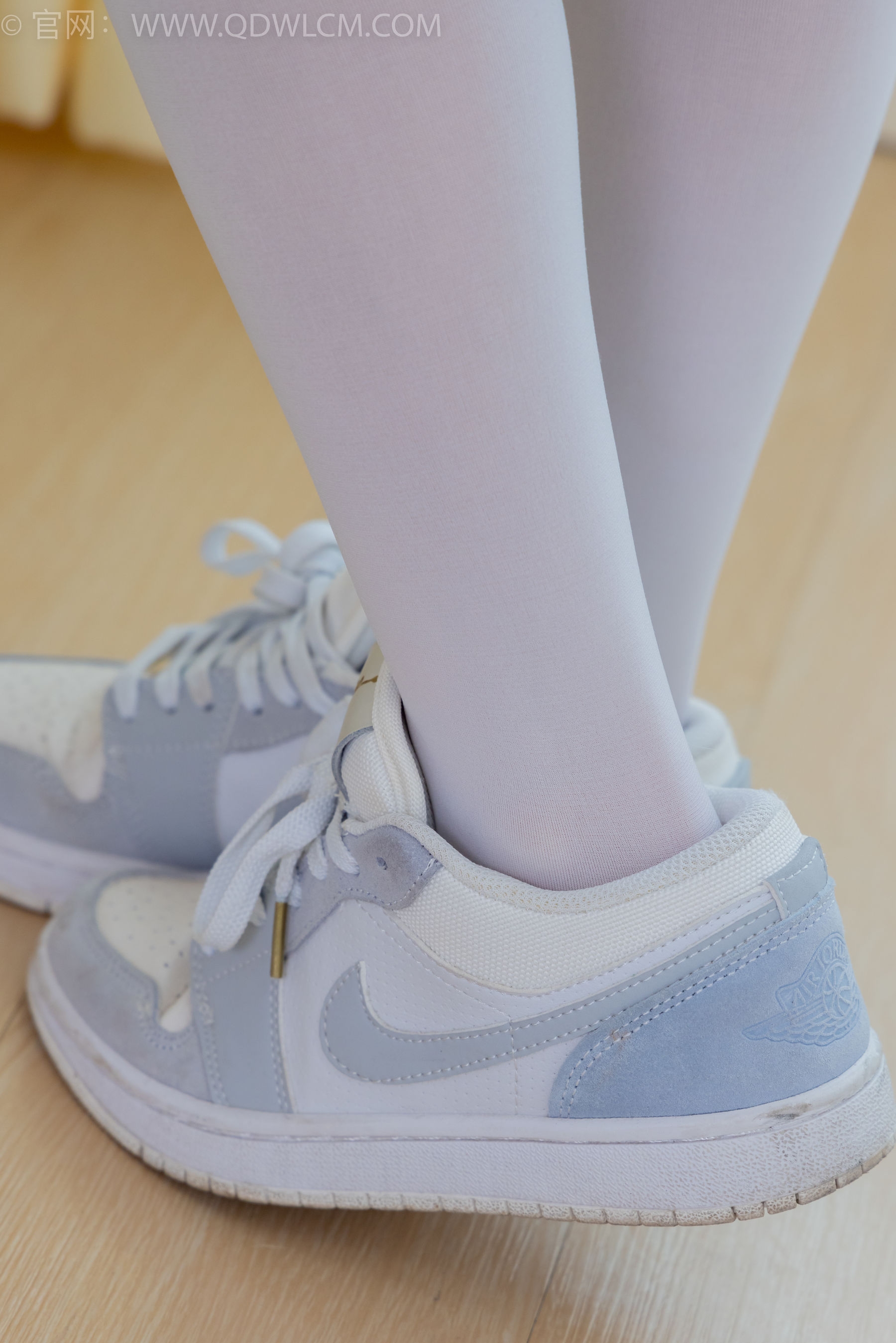 物恋传媒 No.2347 米米 - 板鞋、自然穿脏厚白丝、护士服/(170P)