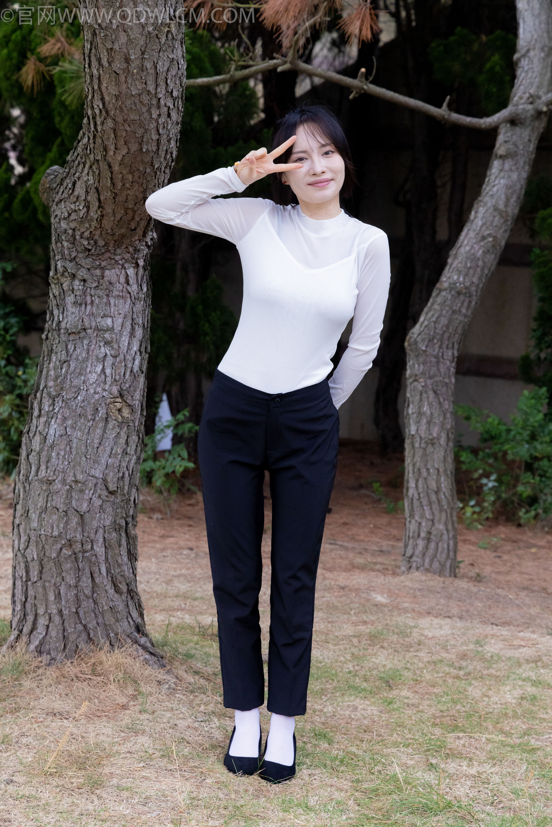 物恋传媒 No.2337 小酒 - 高跟鞋、短黑丝、短白丝/(315P)