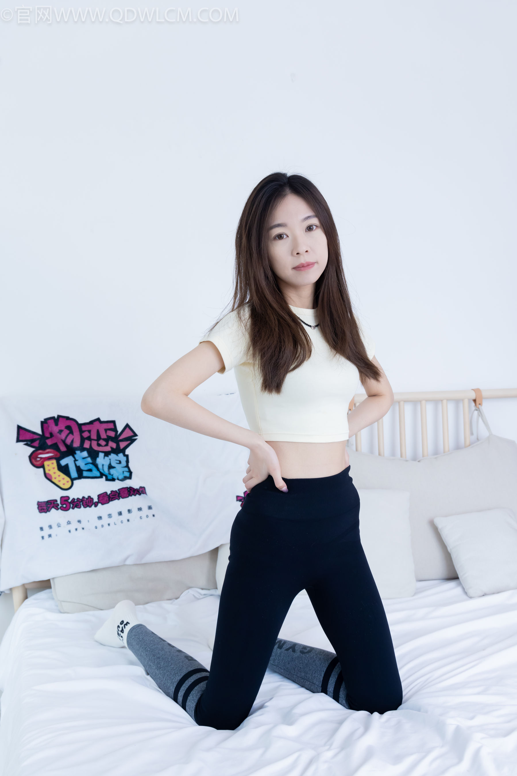 物恋传媒 No.2339 婷婷 - 长靴、白棉袜、裸足/(175P)