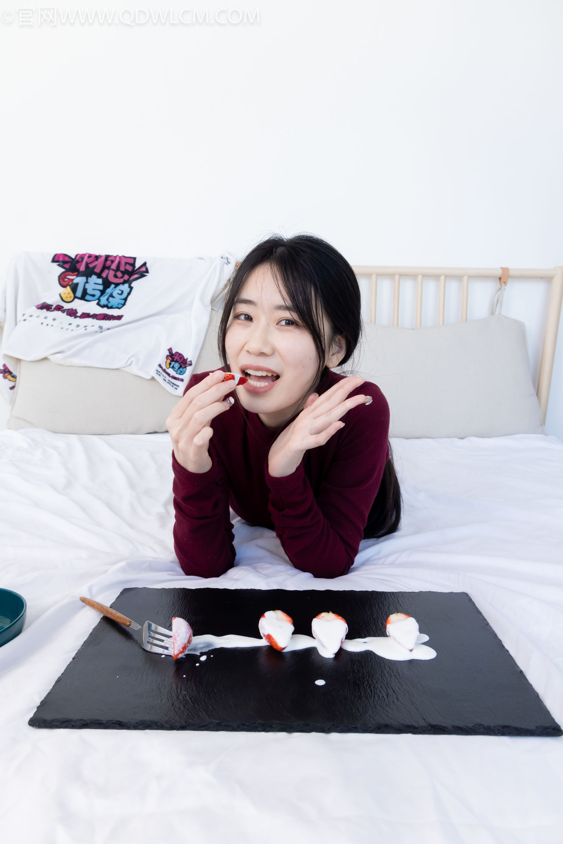 物恋传媒 No.2331 菜菜 - 高跟鞋、薄黑丝、裸足/(352P)