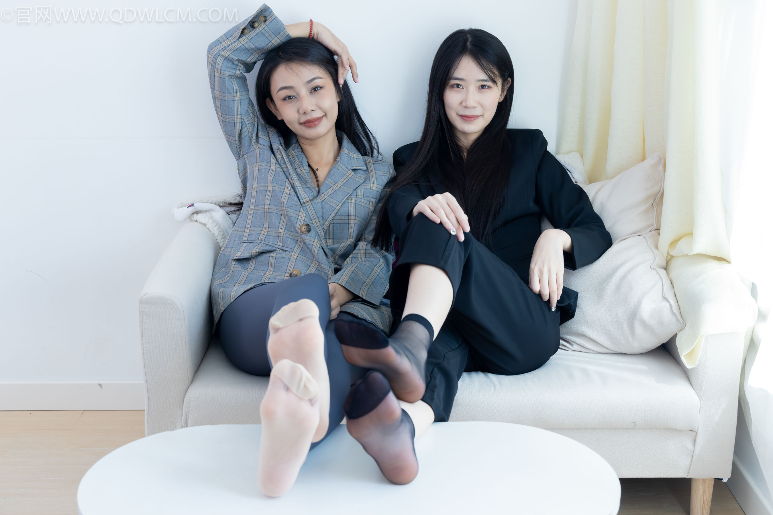 物恋传媒 No.2338 菜菜&岚岚 - 两双平底鞋、短黑丝、短肉丝/(169P)