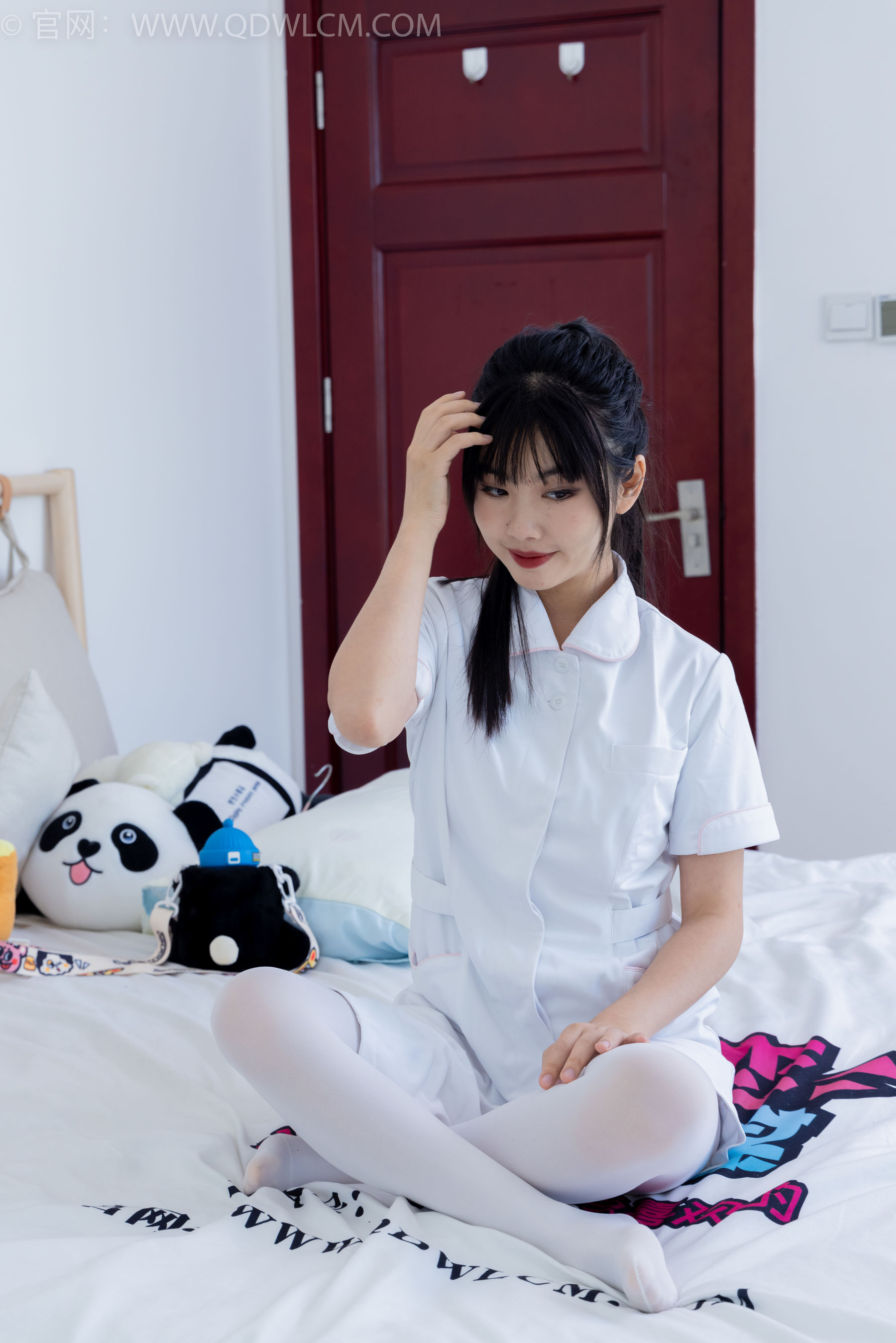 物恋传媒 No.2347 米米 - 板鞋、自然穿脏厚白丝、护士服/(170P)