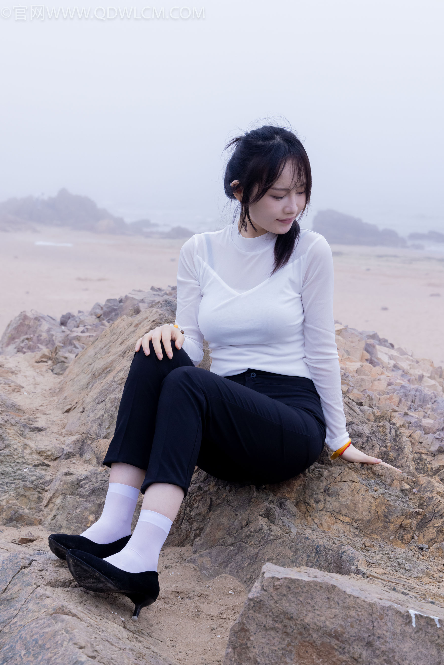 物恋传媒 No.2337 小酒 - 高跟鞋、短黑丝、短白丝/(315P)