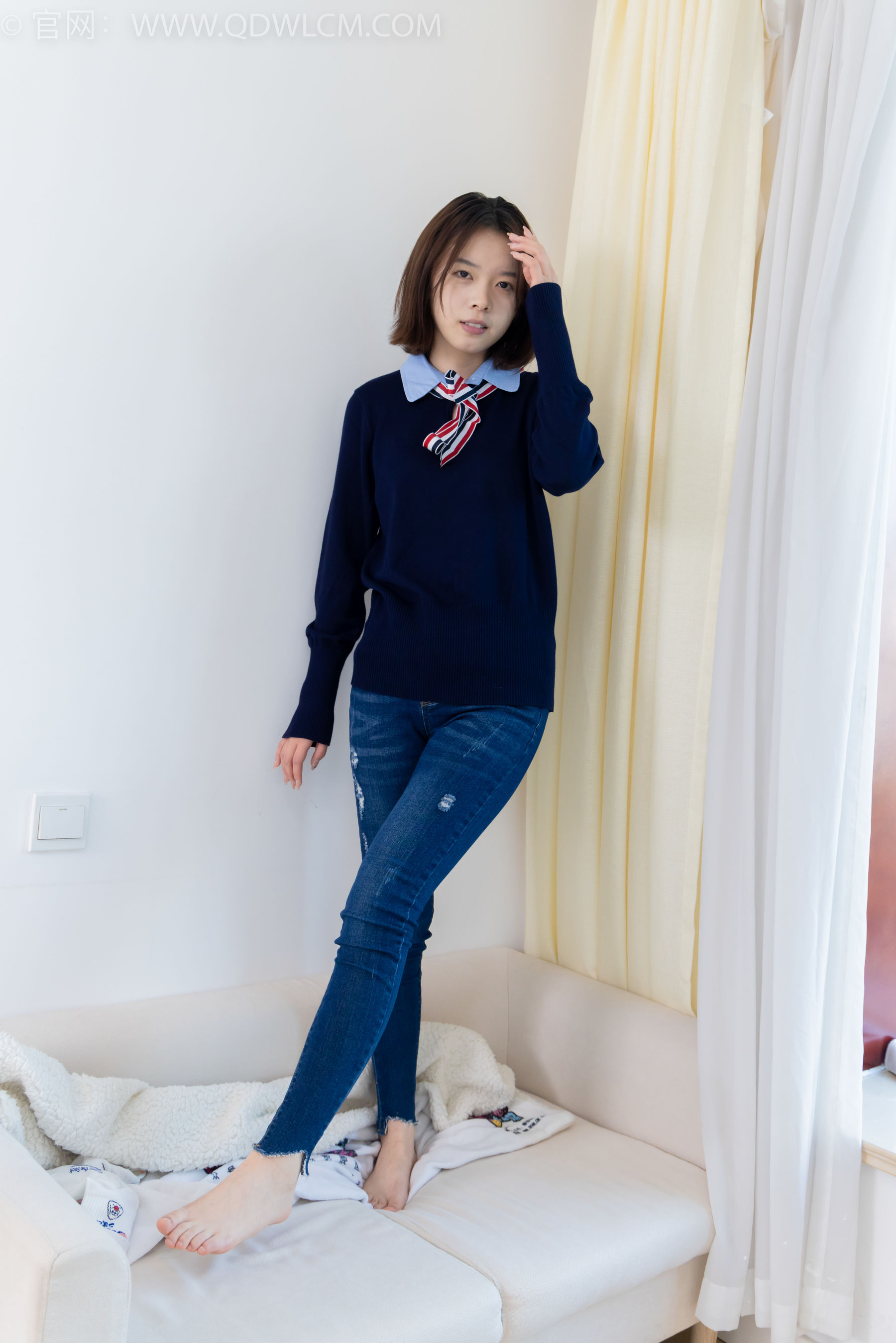 物恋传媒 No.2354 小悦 - 帆布鞋、白棉袜、裸足/(150P)