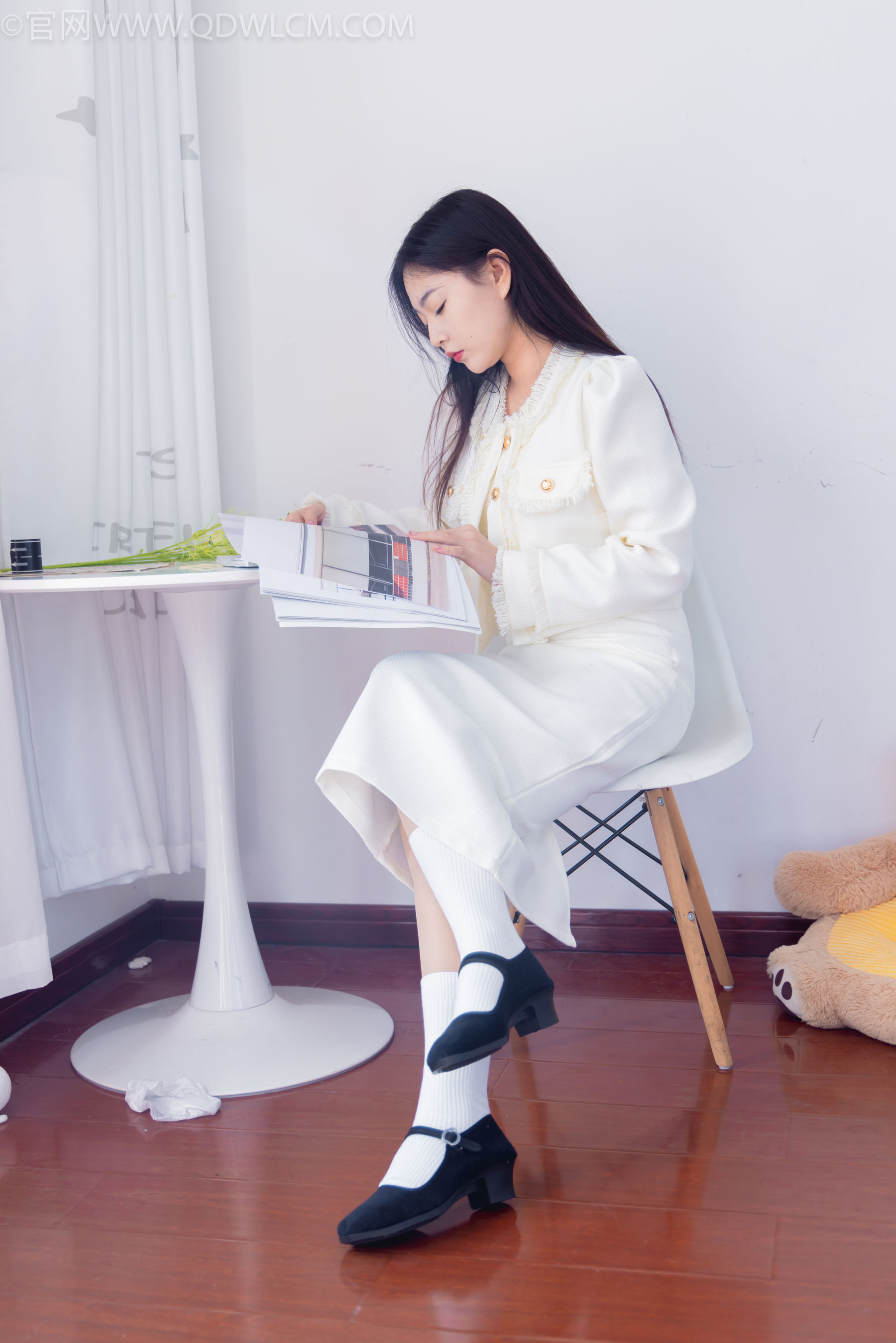 物恋传媒 No.2335 美兔 - 布鞋、长靴、白棉袜、薄肉丝/(227P)