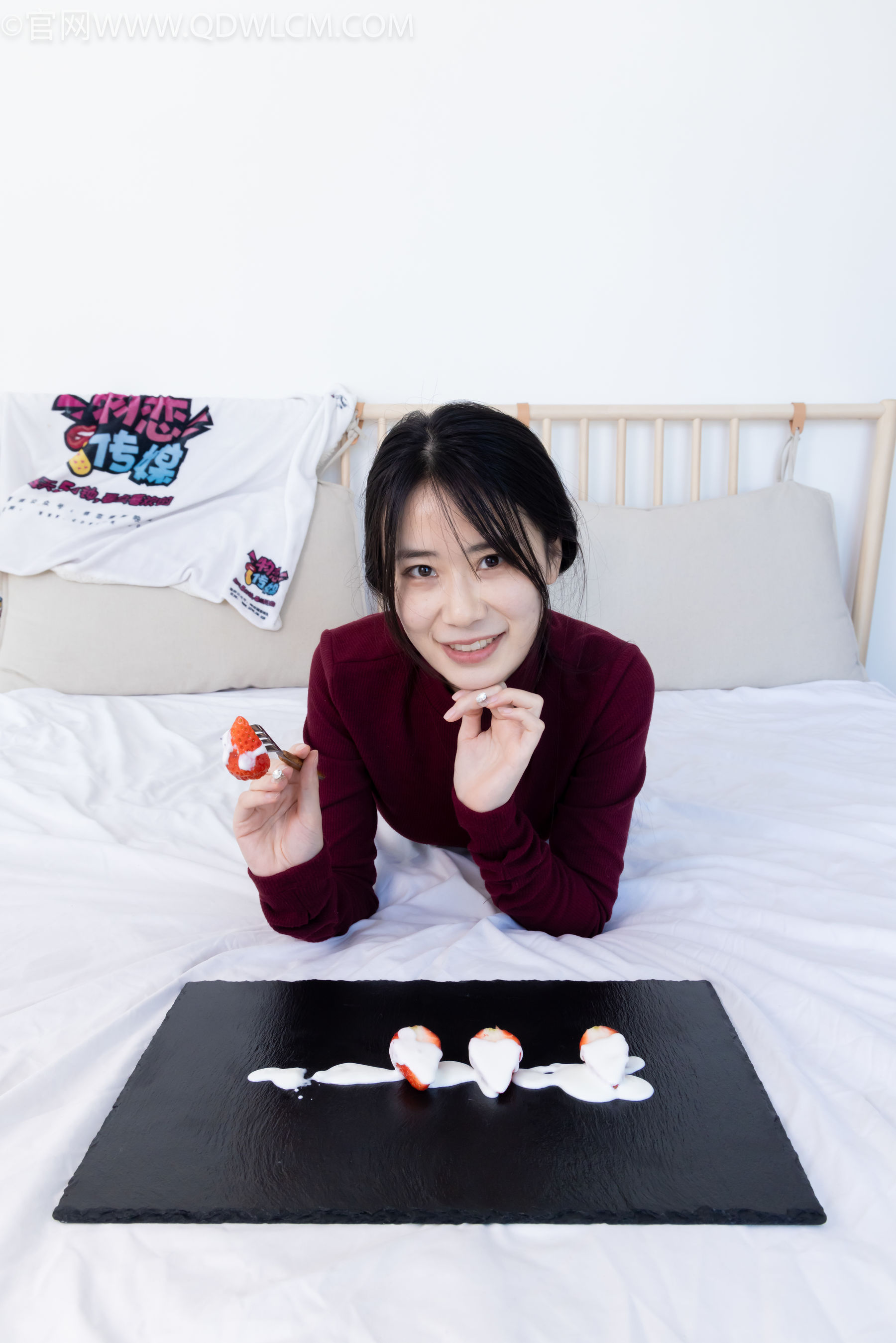 物恋传媒 No.2331 菜菜 - 高跟鞋、薄黑丝、裸足/(352P)