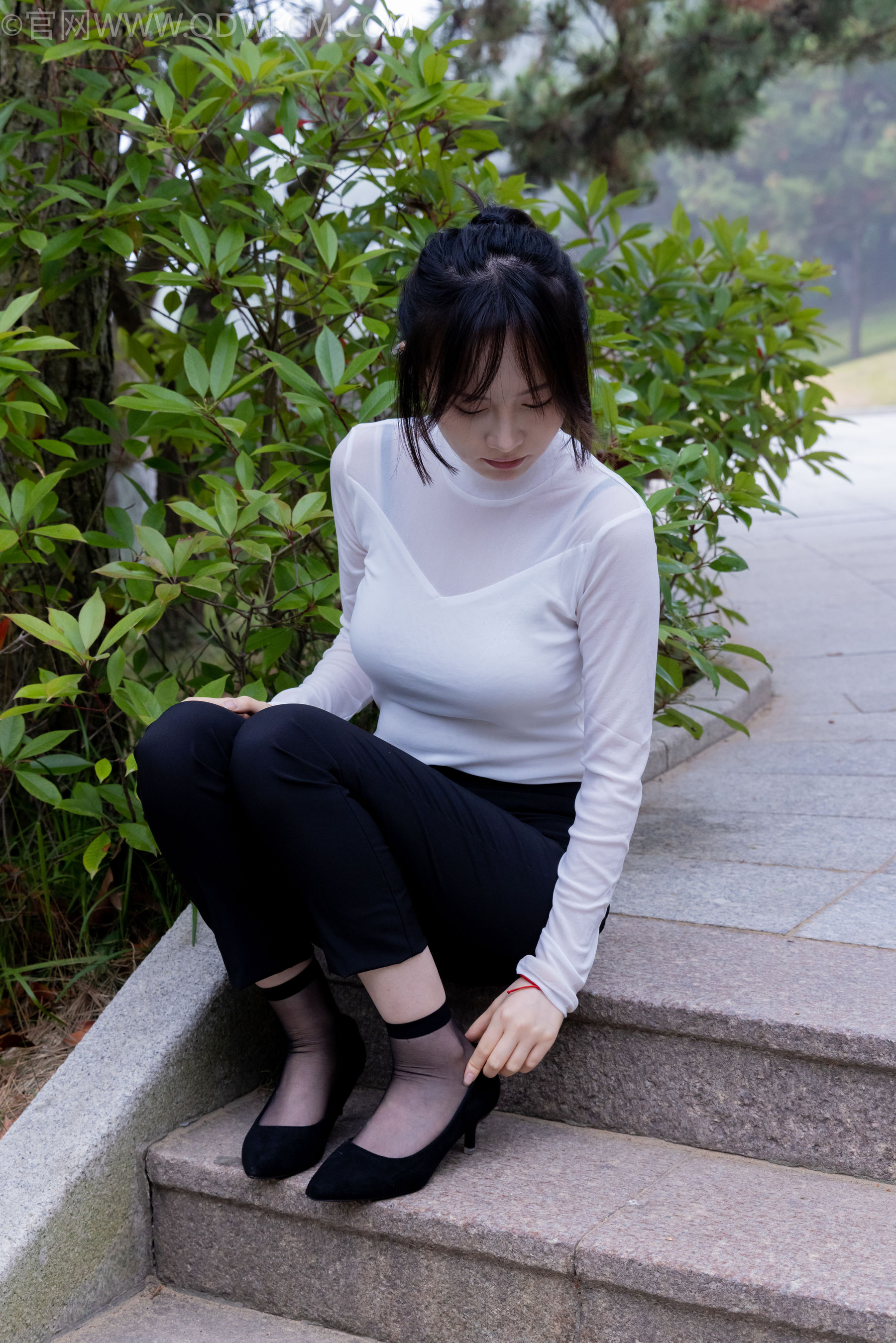 物恋传媒 No.2337 小酒 - 高跟鞋、短黑丝、短白丝/(315P)