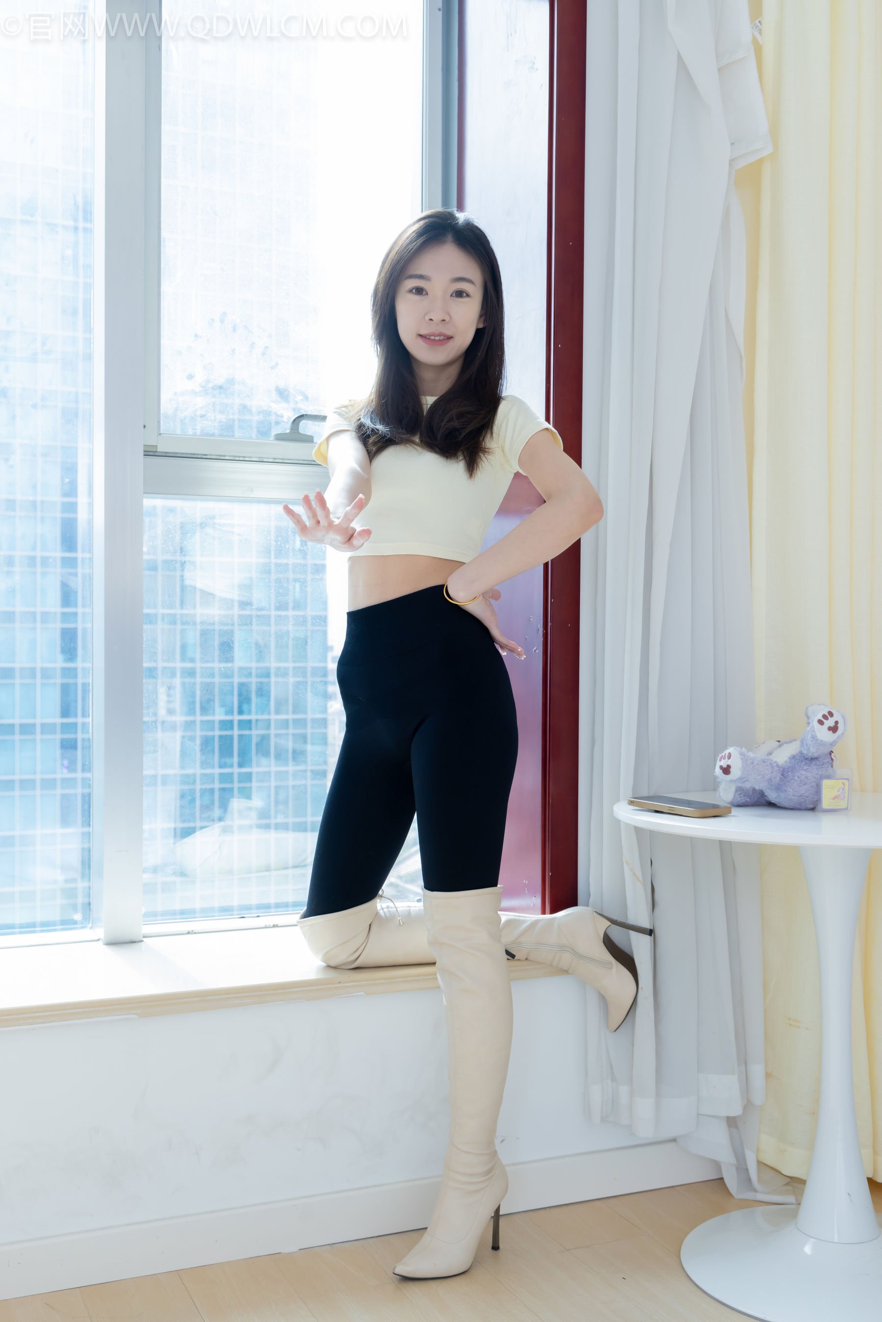 物恋传媒 No.2339 婷婷 - 长靴、白棉袜、裸足/(175P)