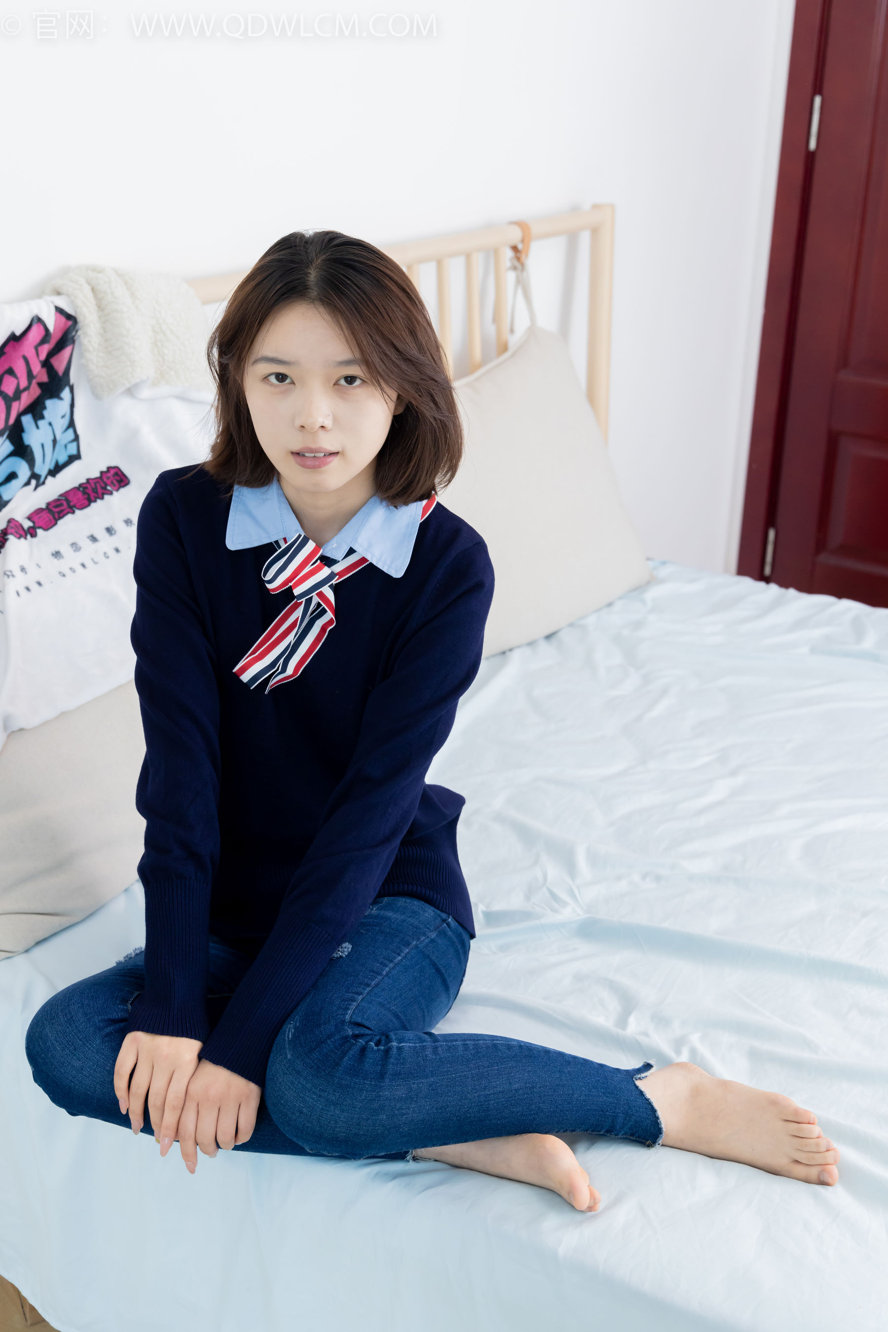 物恋传媒 No.2354 小悦 - 帆布鞋、白棉袜、裸足/(150P)