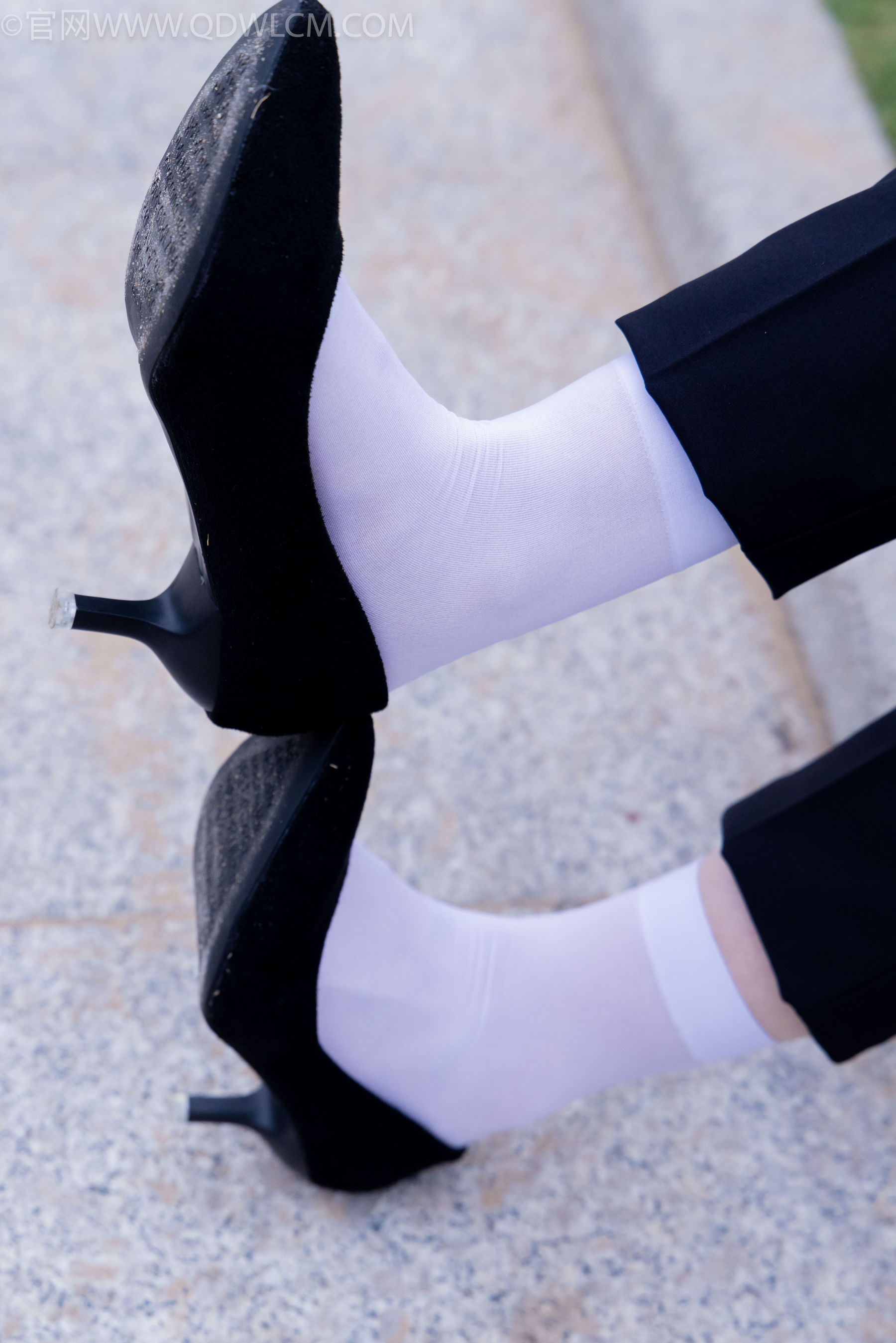 物恋传媒 No.2337 小酒 - 高跟鞋、短黑丝、短白丝/(315P)