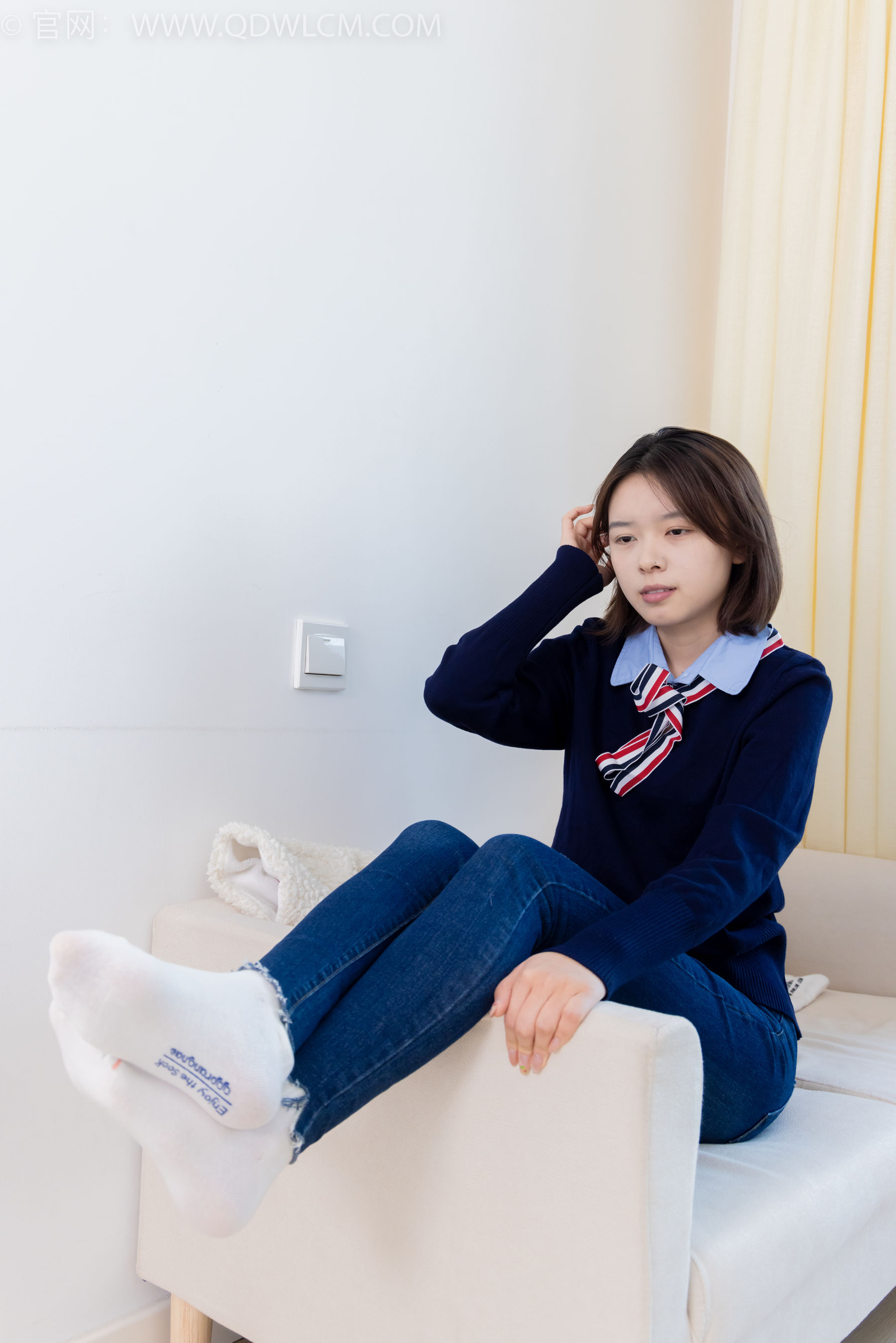 物恋传媒 No.2354 小悦 - 帆布鞋、白棉袜、裸足/(150P)