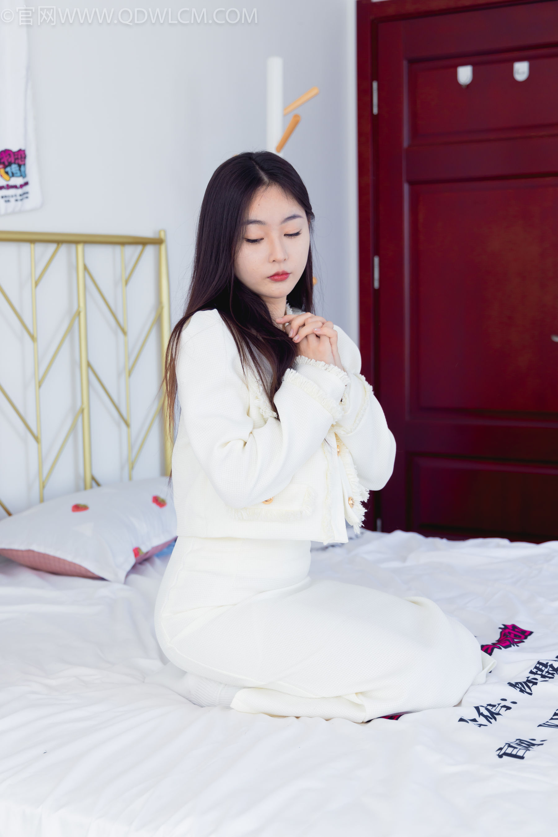 物恋传媒 No.2335 美兔 - 布鞋、长靴、白棉袜、薄肉丝/(227P)