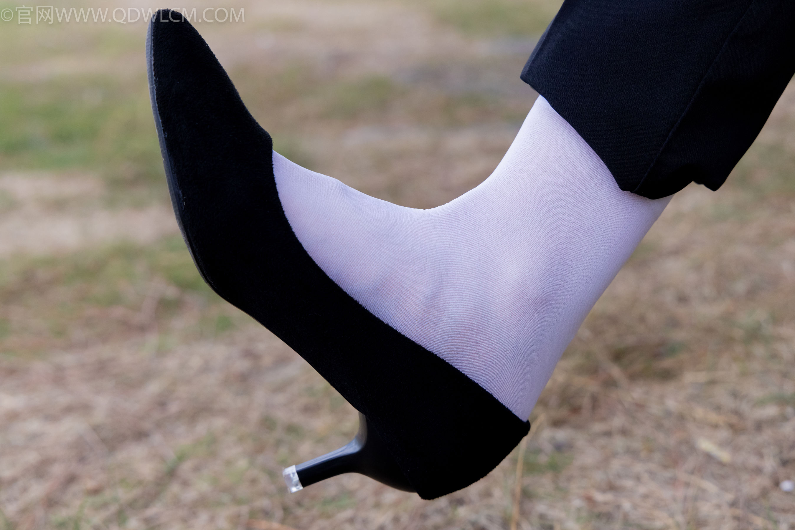 物恋传媒 No.2337 小酒 - 高跟鞋、短黑丝、短白丝/(315P)