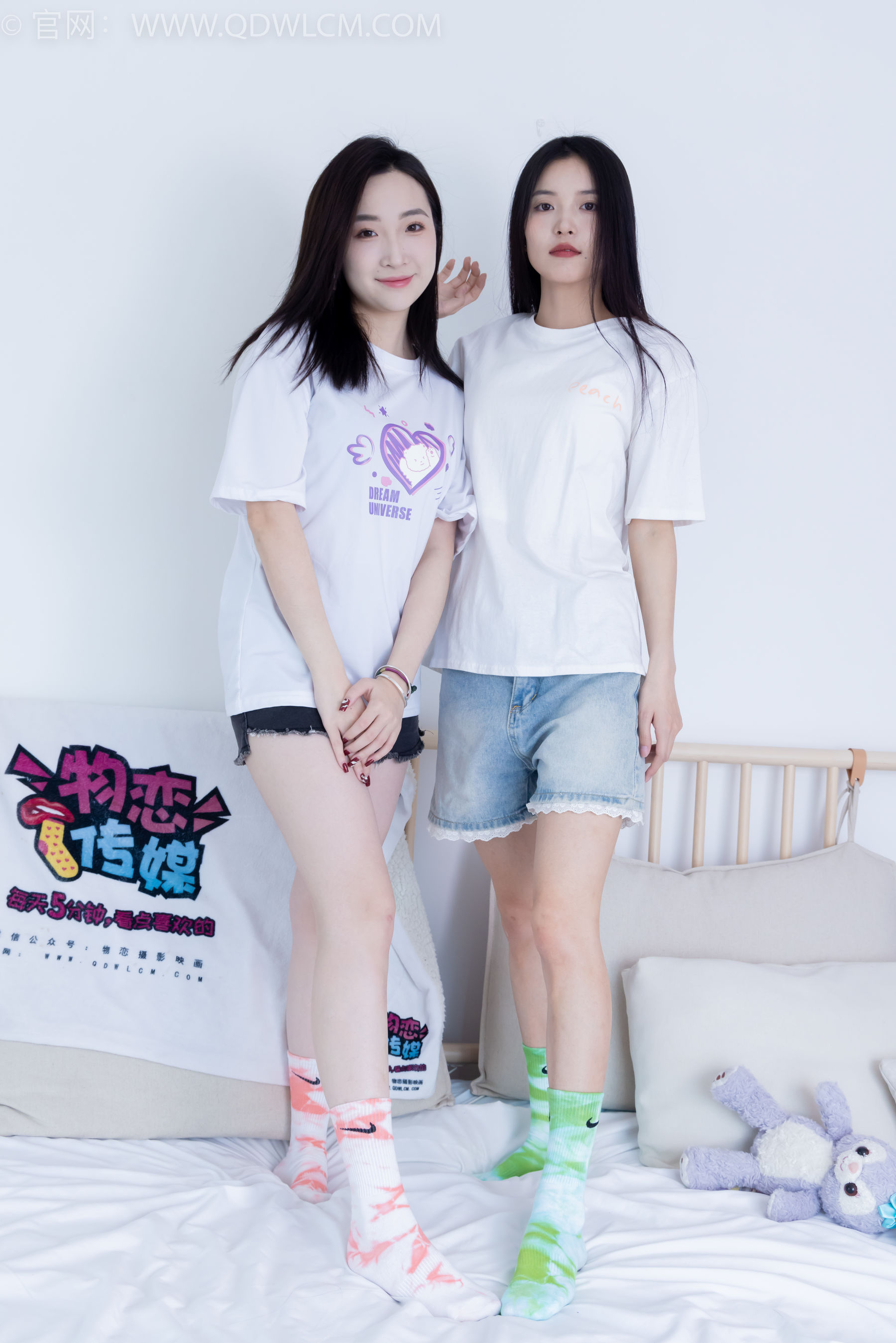 物恋传媒 No.2345 茯苓&恬恬 - 两双板鞋、红棉袜、绿棉袜、裸足/(165P)