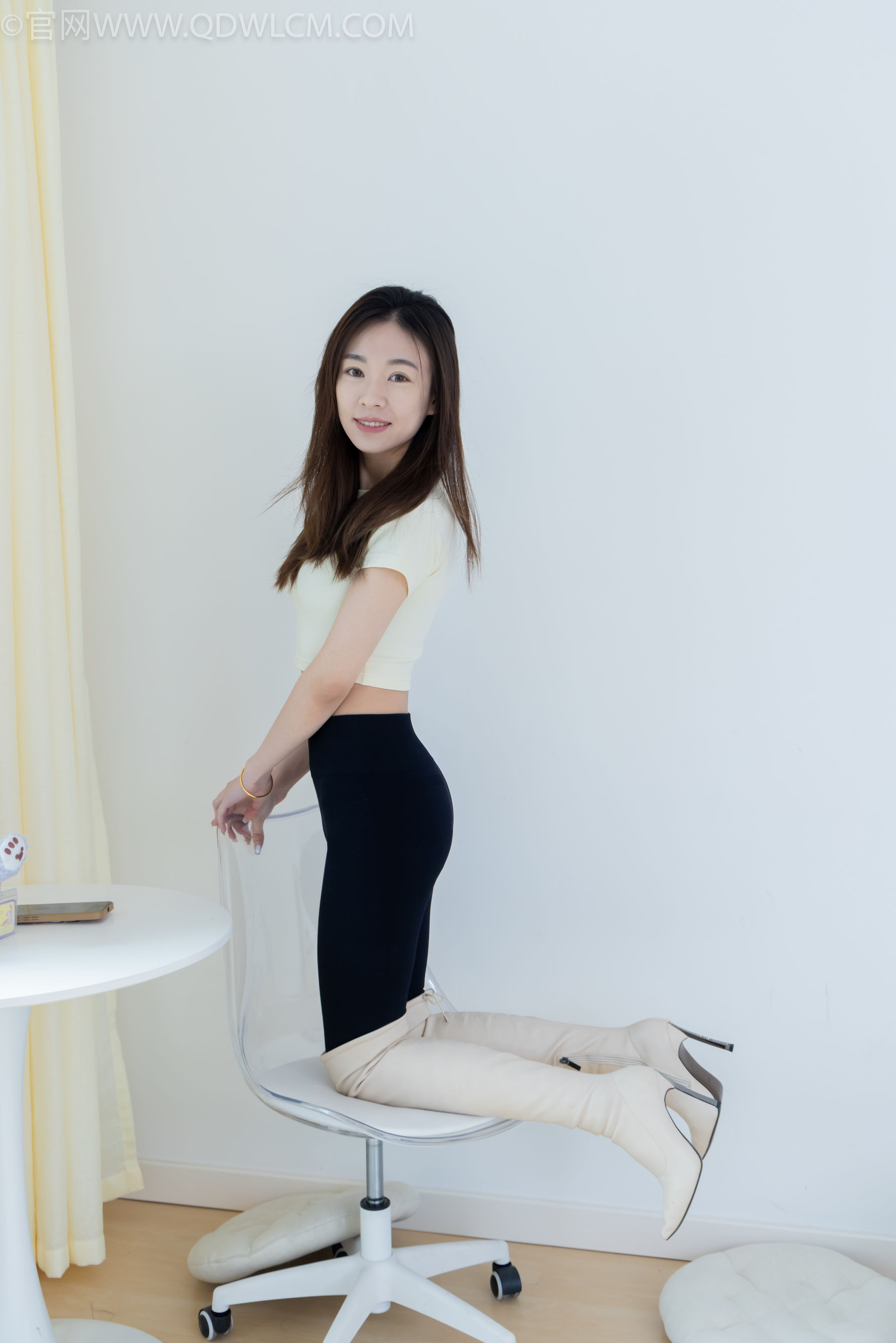 物恋传媒 No.2339 婷婷 - 长靴、白棉袜、裸足/(175P)