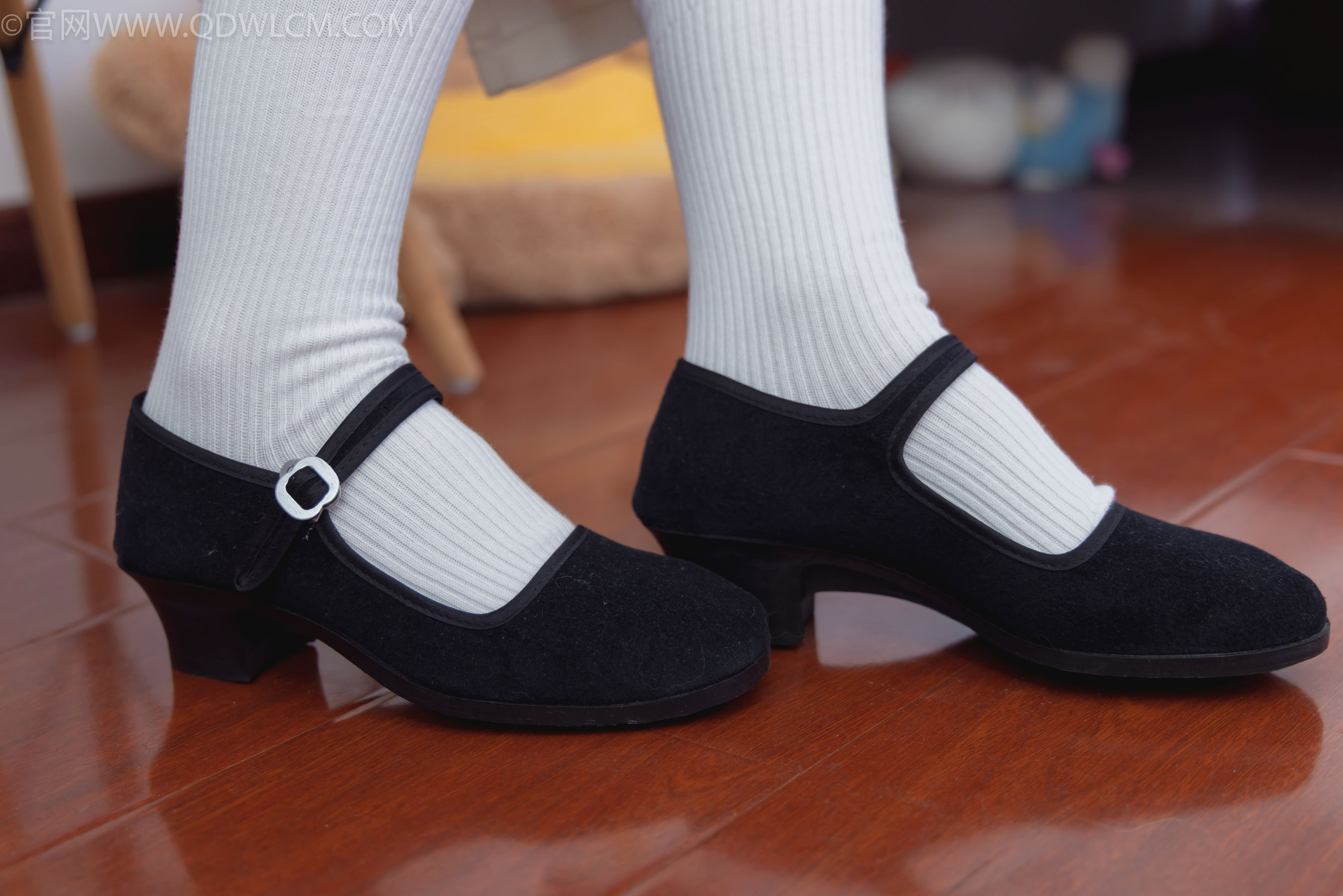 物恋传媒 No.2335 美兔 - 布鞋、长靴、白棉袜、薄肉丝/(227P)