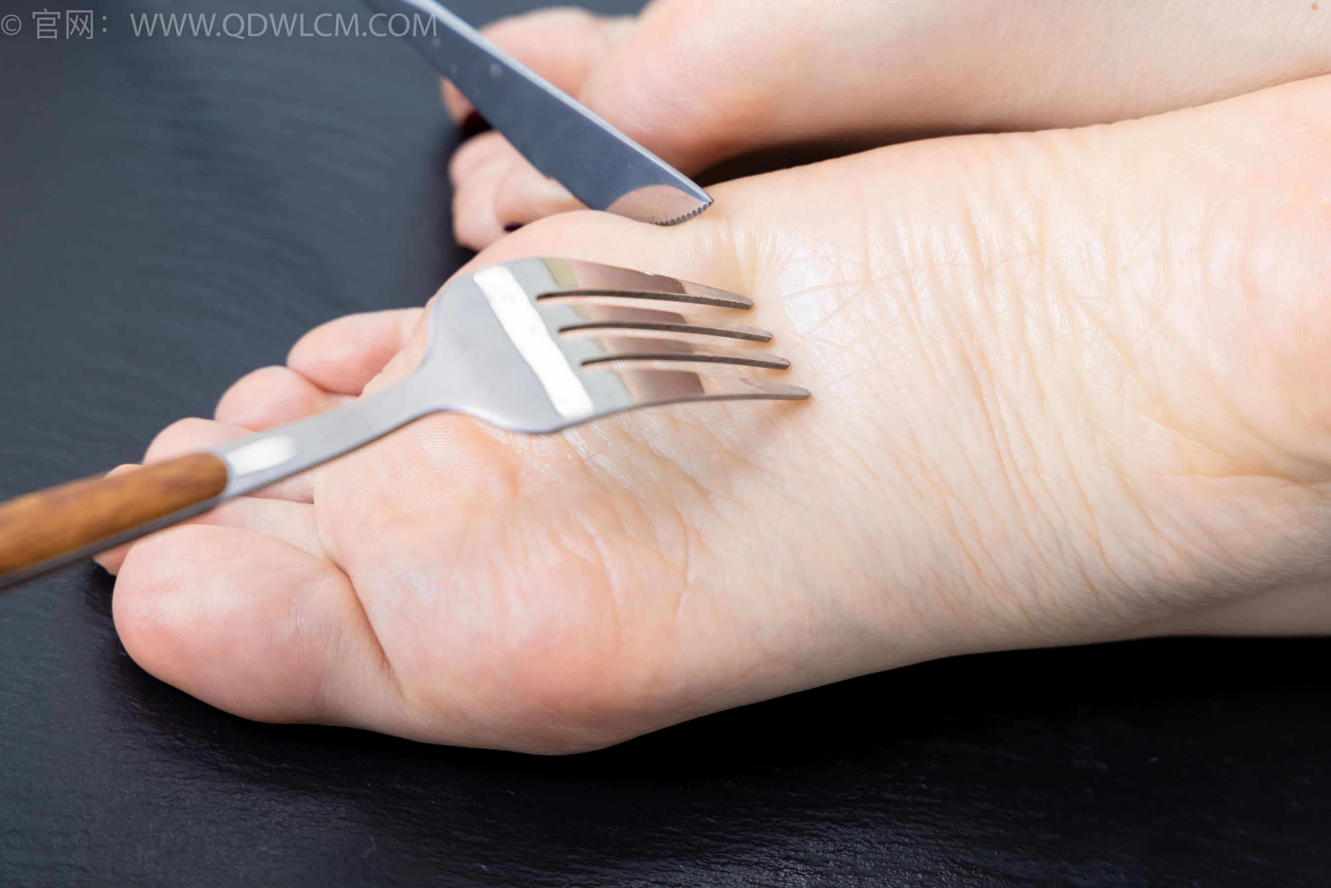 物恋传媒 No.2341 嘟嘟 - 板鞋、白棉袜、裸足、裸足涂精油/(190P)