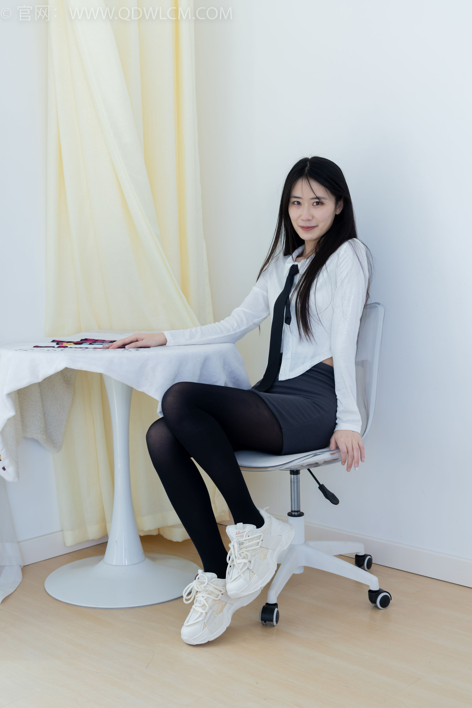 物恋传媒 No.2346 菜菜 - 运动鞋、厚黑丝、裸足/(167P)