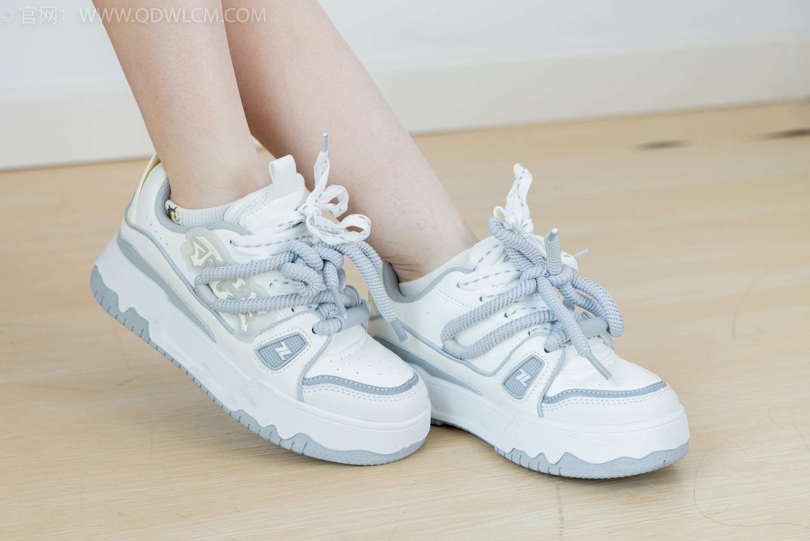 物恋传媒 No.2348 小曦 - 板鞋、白棉袜、裸足/(155P)