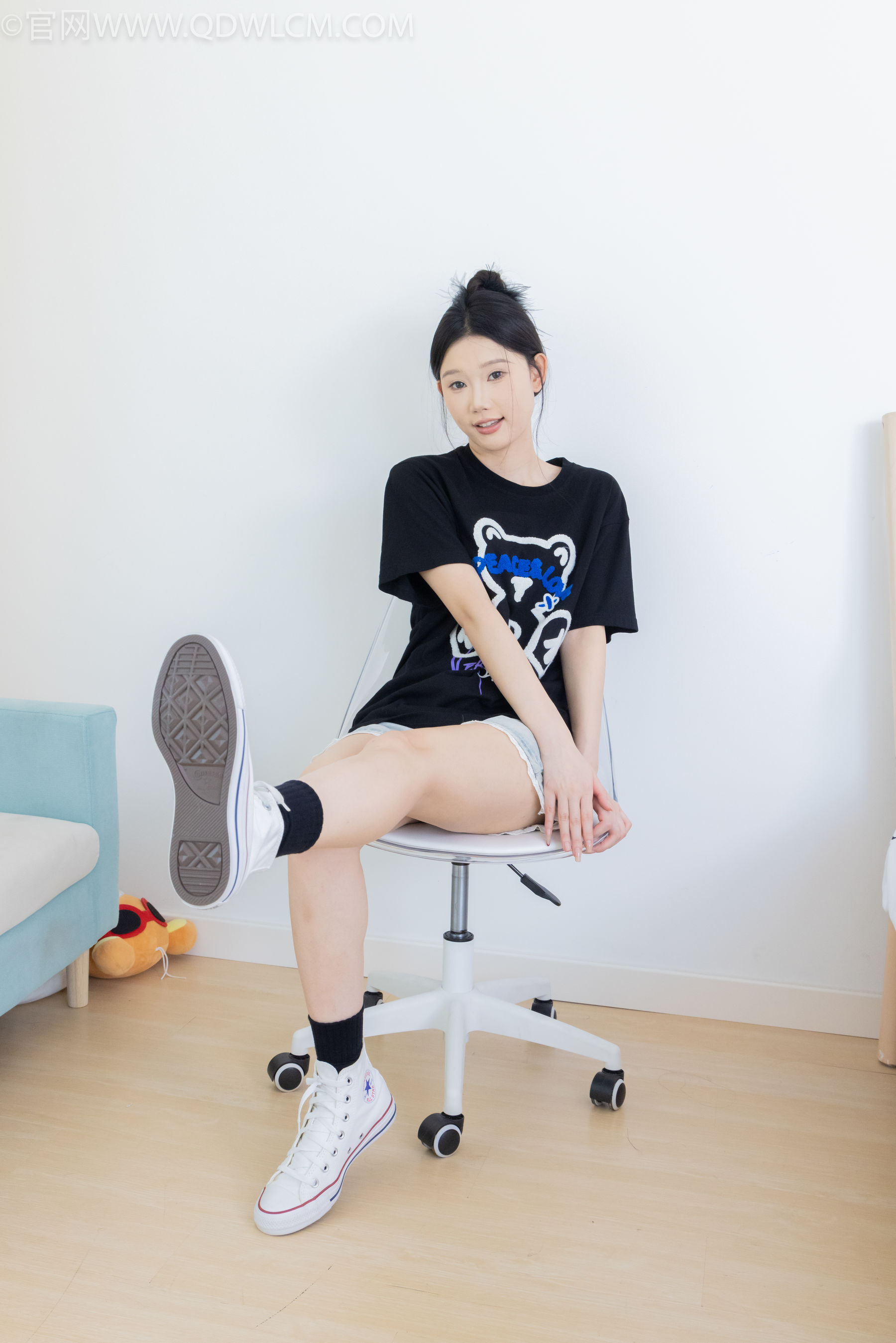 物恋传媒 No.2324 小竹 - 匡威帆布鞋、白棉袜、黑棉袜/(166P)