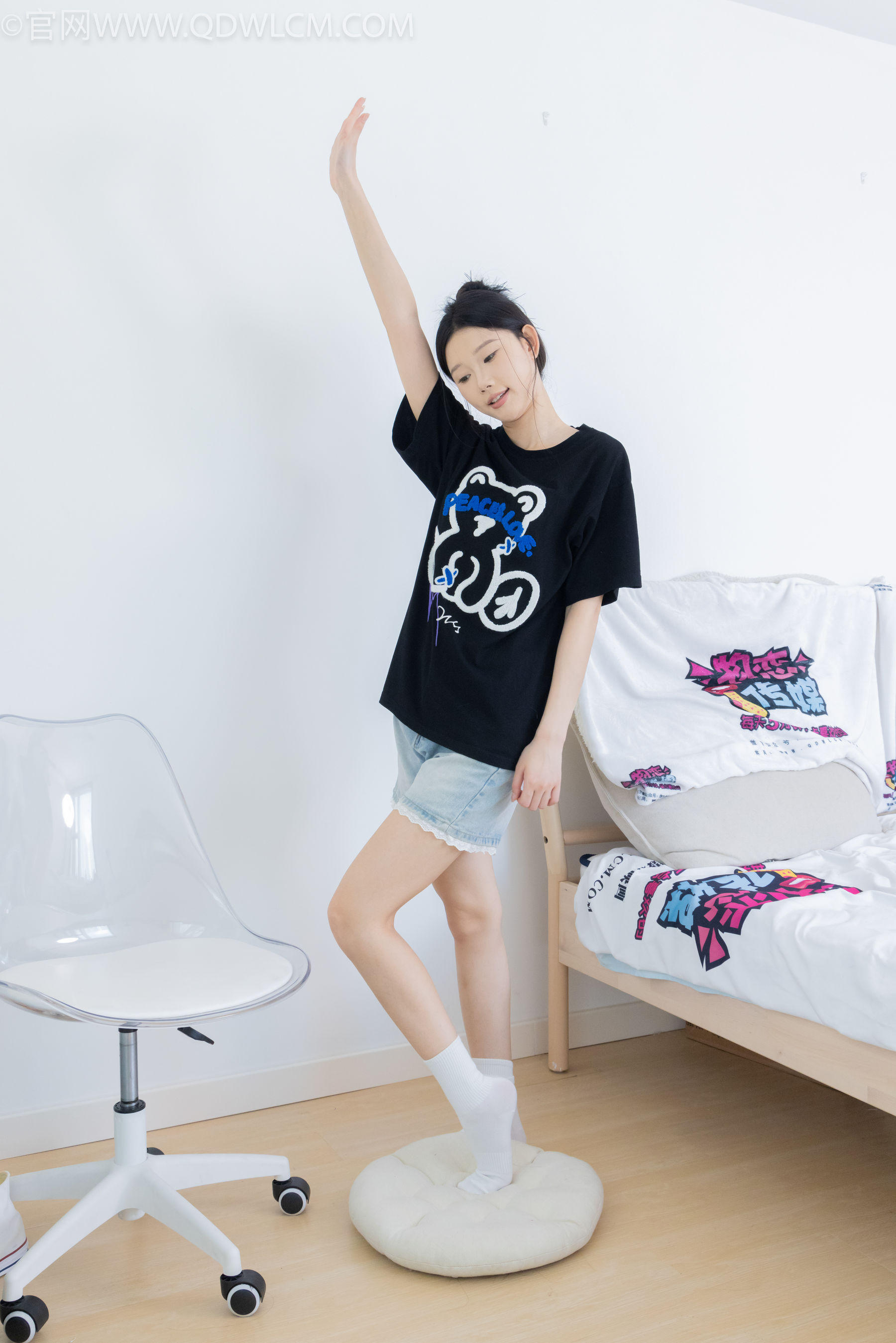 物恋传媒 No.2324 小竹 - 匡威帆布鞋、白棉袜、黑棉袜/(166P)