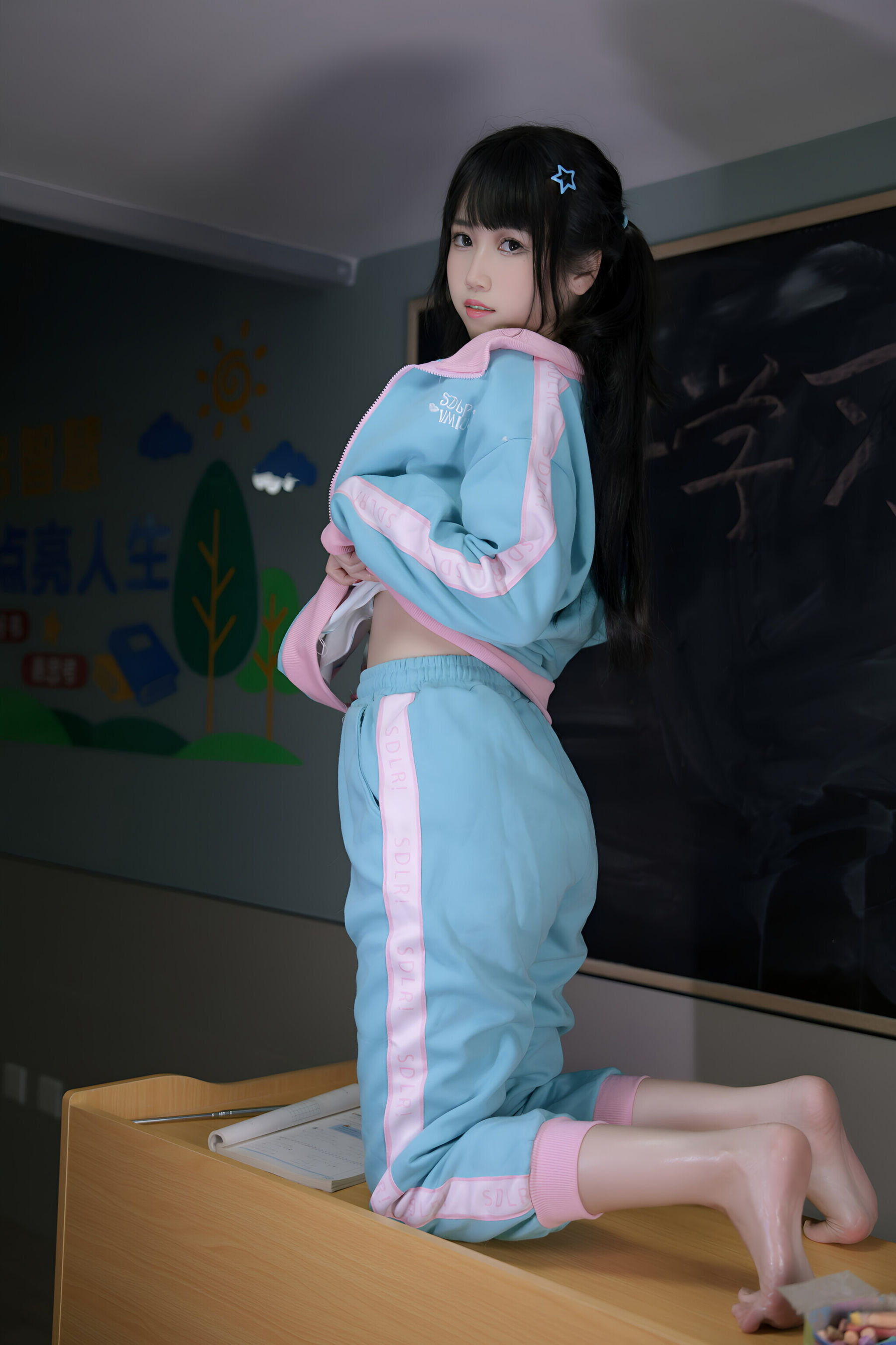 微博人气Coser不呆猫 - 涂油教室实习生/(76P)