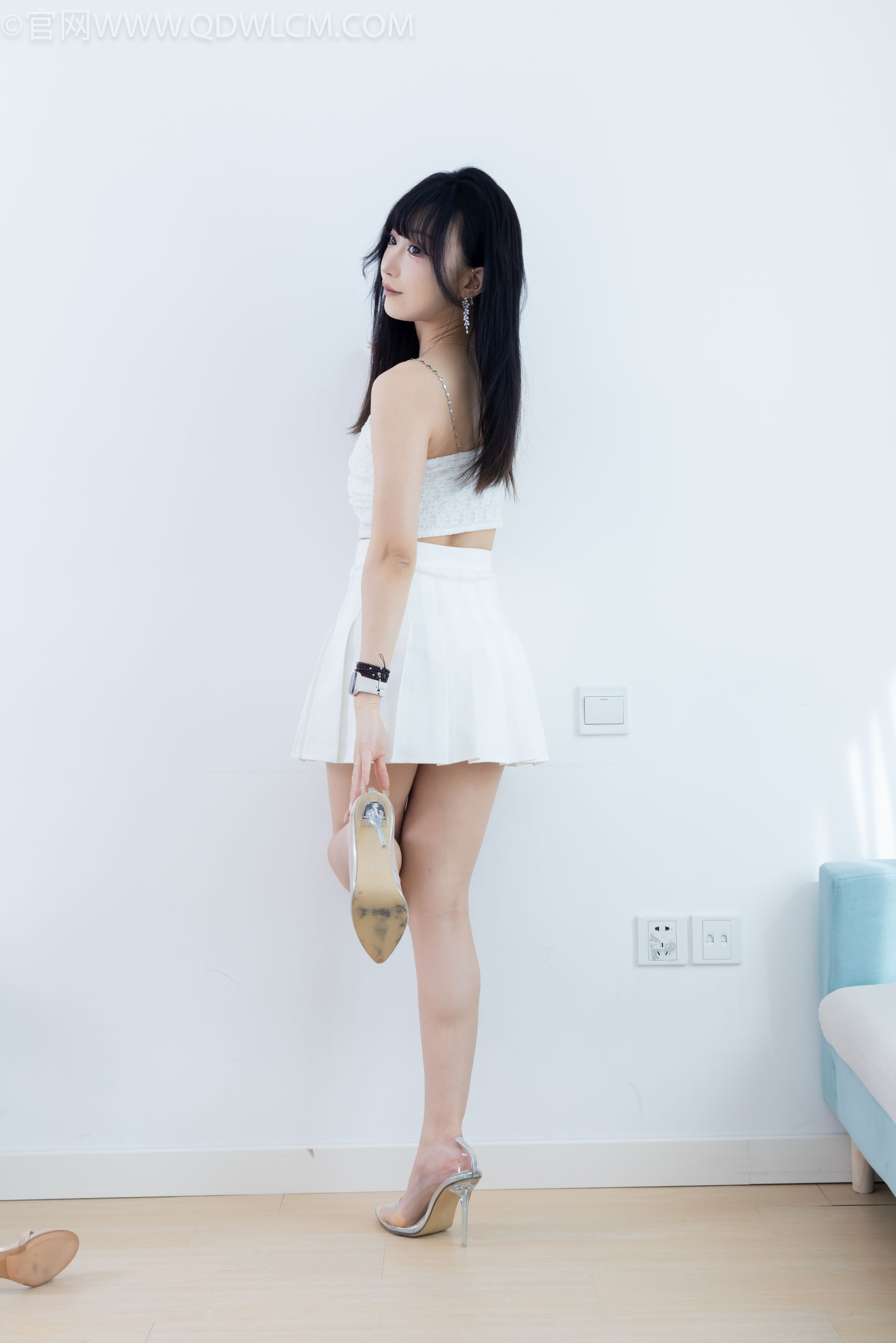 物恋传媒 No.2325 嘟嘟 - 透明高跟鞋、高跟凉鞋、白船袜、裸足/(156P)