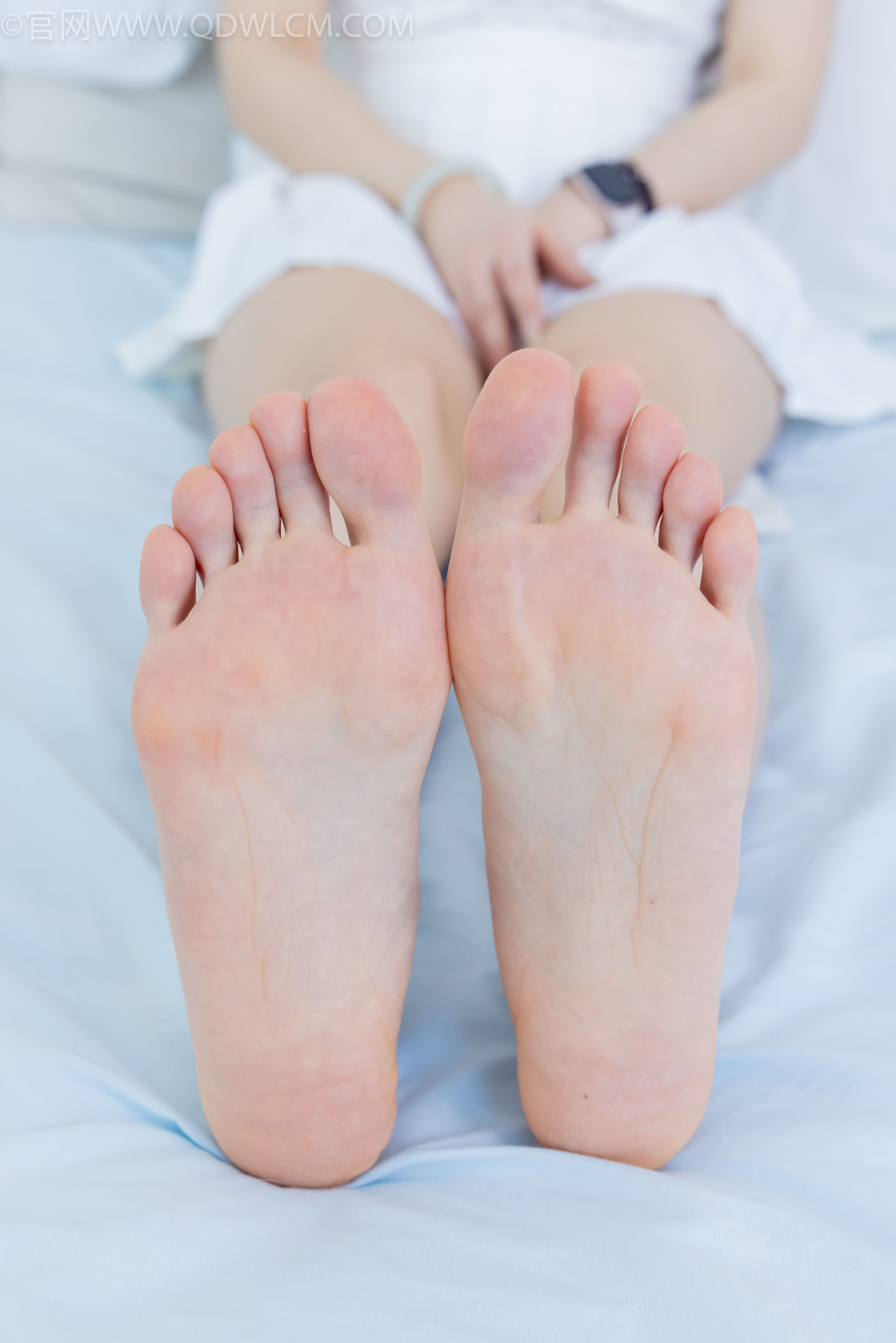 物恋传媒 No.2325 嘟嘟 - 透明高跟鞋、高跟凉鞋、白船袜、裸足/(156P)