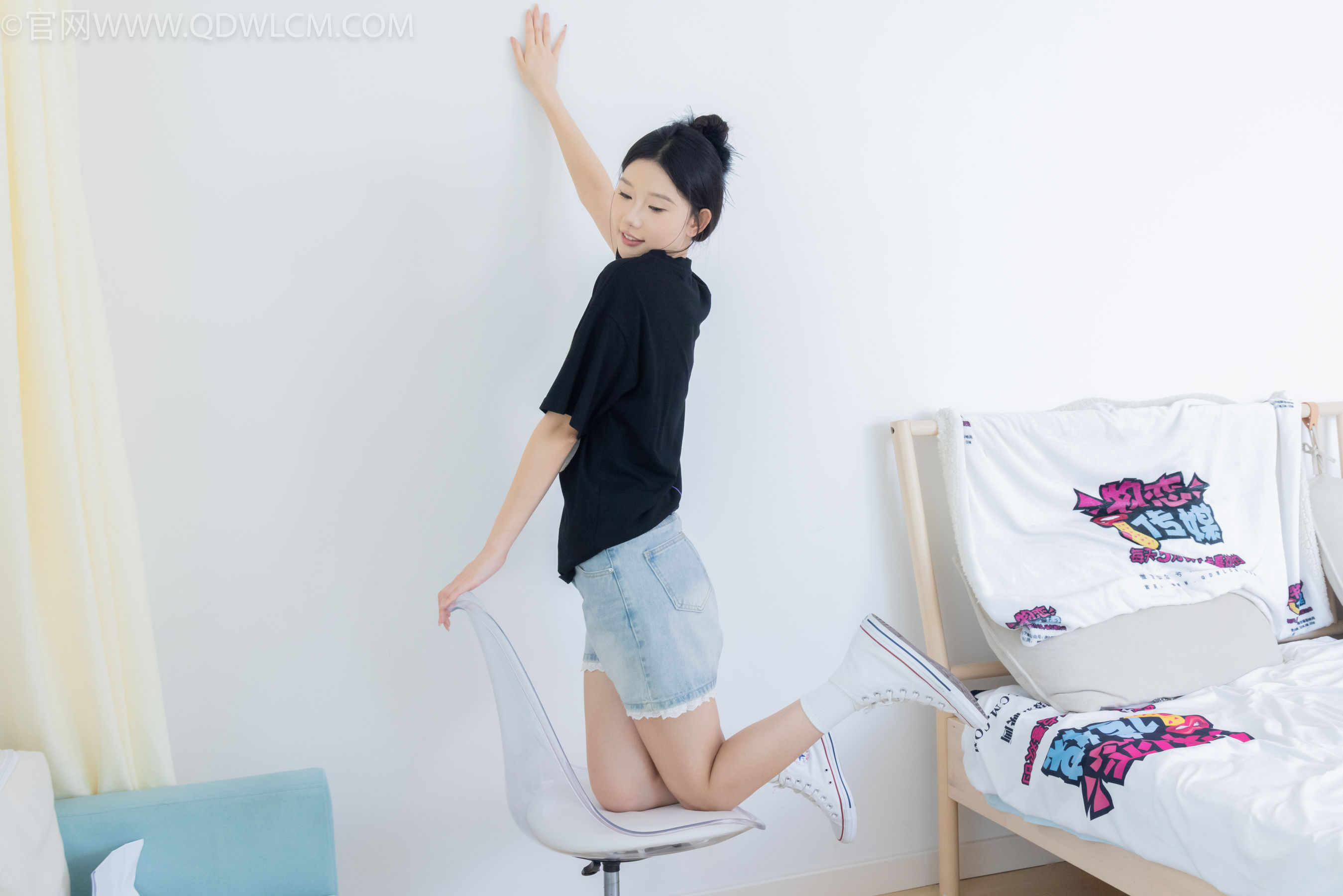 物恋传媒 No.2324 小竹 - 匡威帆布鞋、白棉袜、黑棉袜/(166P)