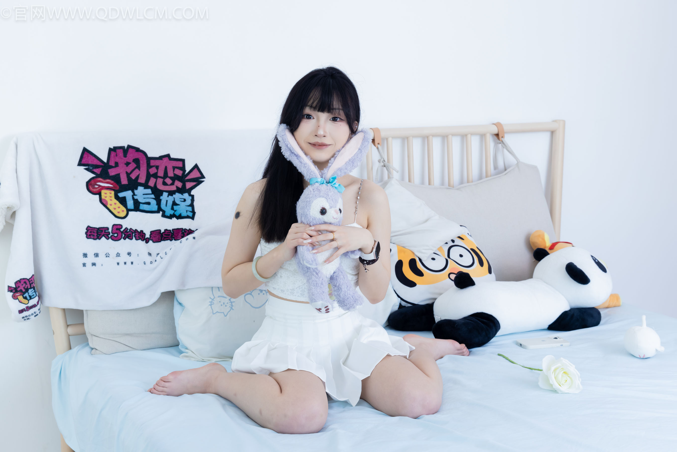 物恋传媒 No.2325 嘟嘟 - 透明高跟鞋、高跟凉鞋、白船袜、裸足/(156P)