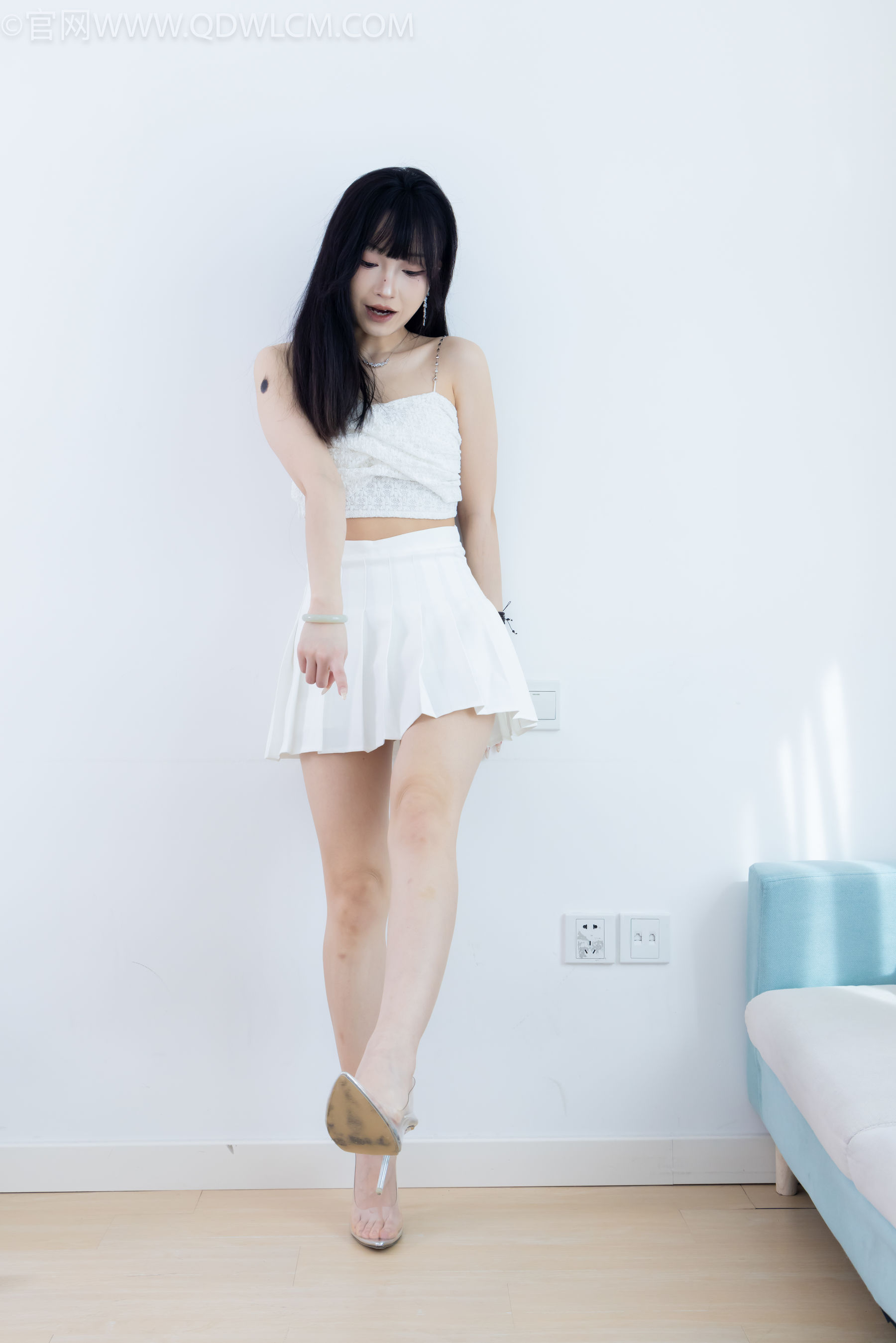 物恋传媒 No.2325 嘟嘟 - 透明高跟鞋、高跟凉鞋、白船袜、裸足/(156P)